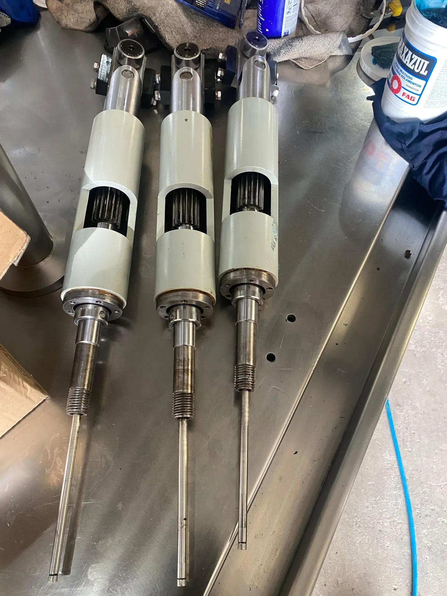 envasadora-com-tampadora-rotativa-bombonas-galoes-de-1-a-5-litros-marca-vinox-zegla