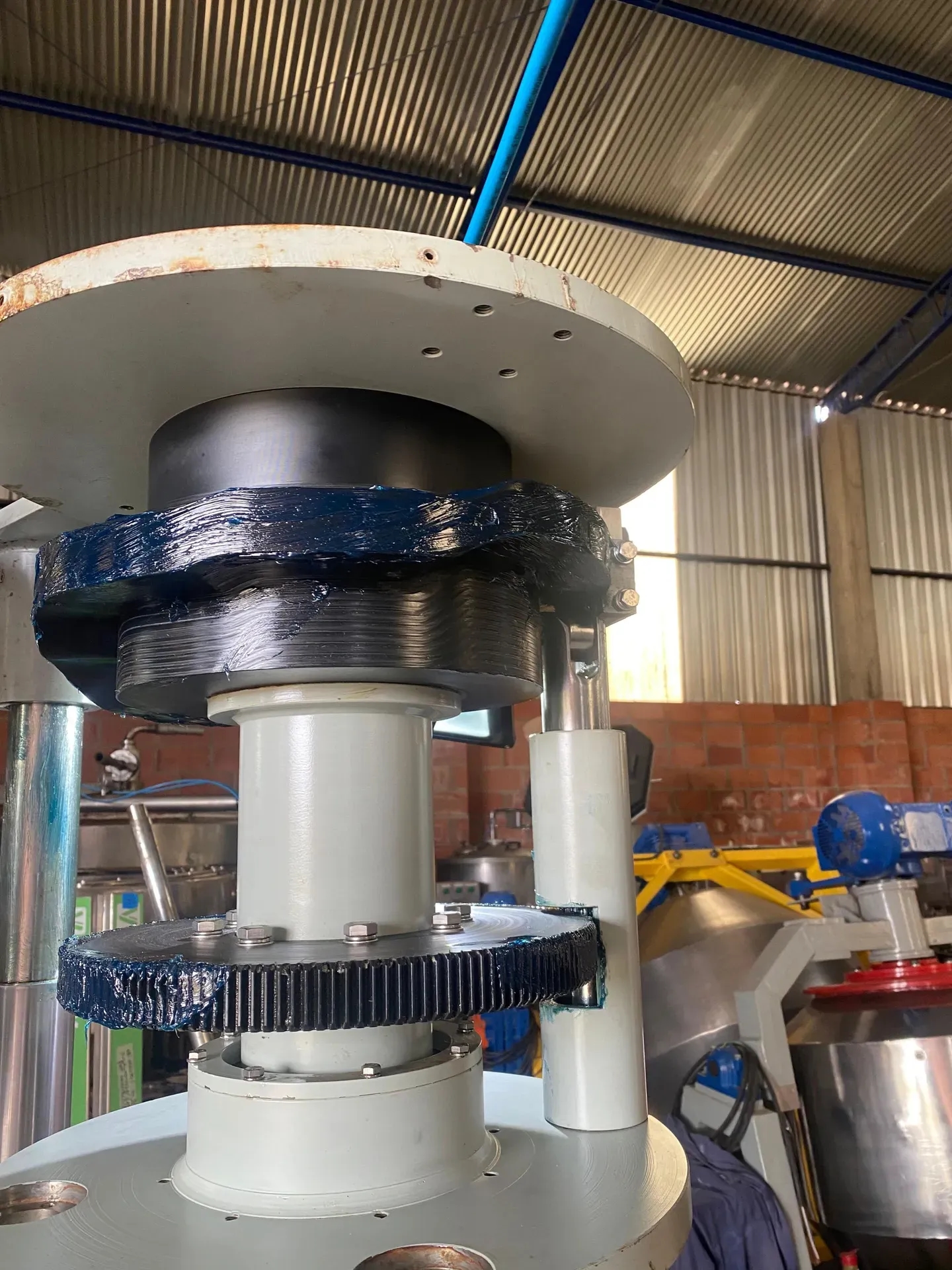 envasadora-com-tampadora-rotativa-bombonas-galoes-de-1-a-5-litros-marca-vinox-zegla