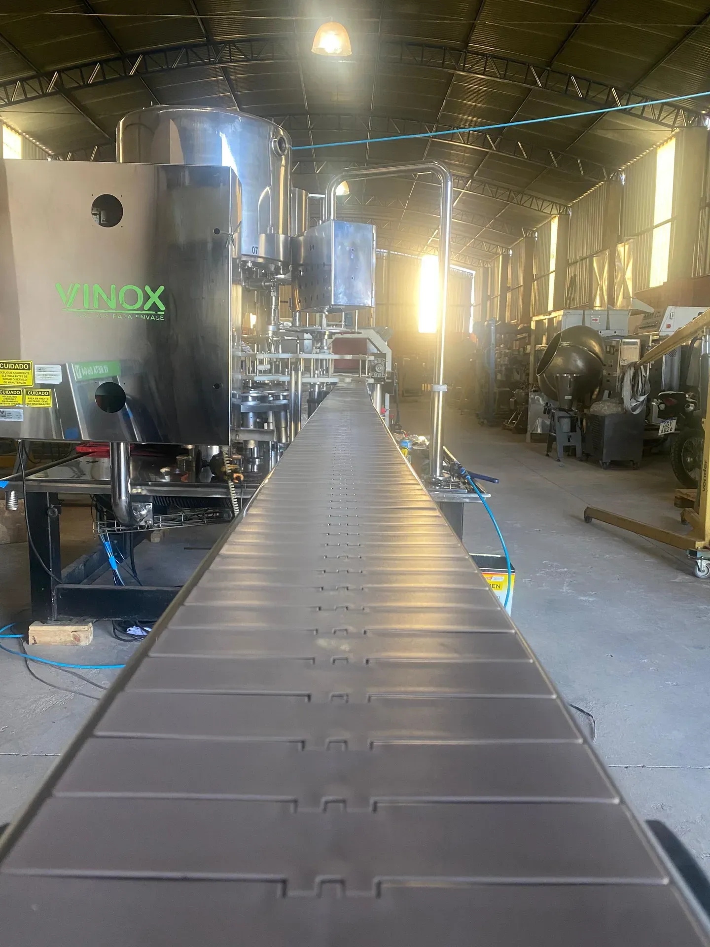 envasadora-com-tampadora-rotativa-bombonas-galoes-de-1-a-5-litros-marca-vinox-zegla