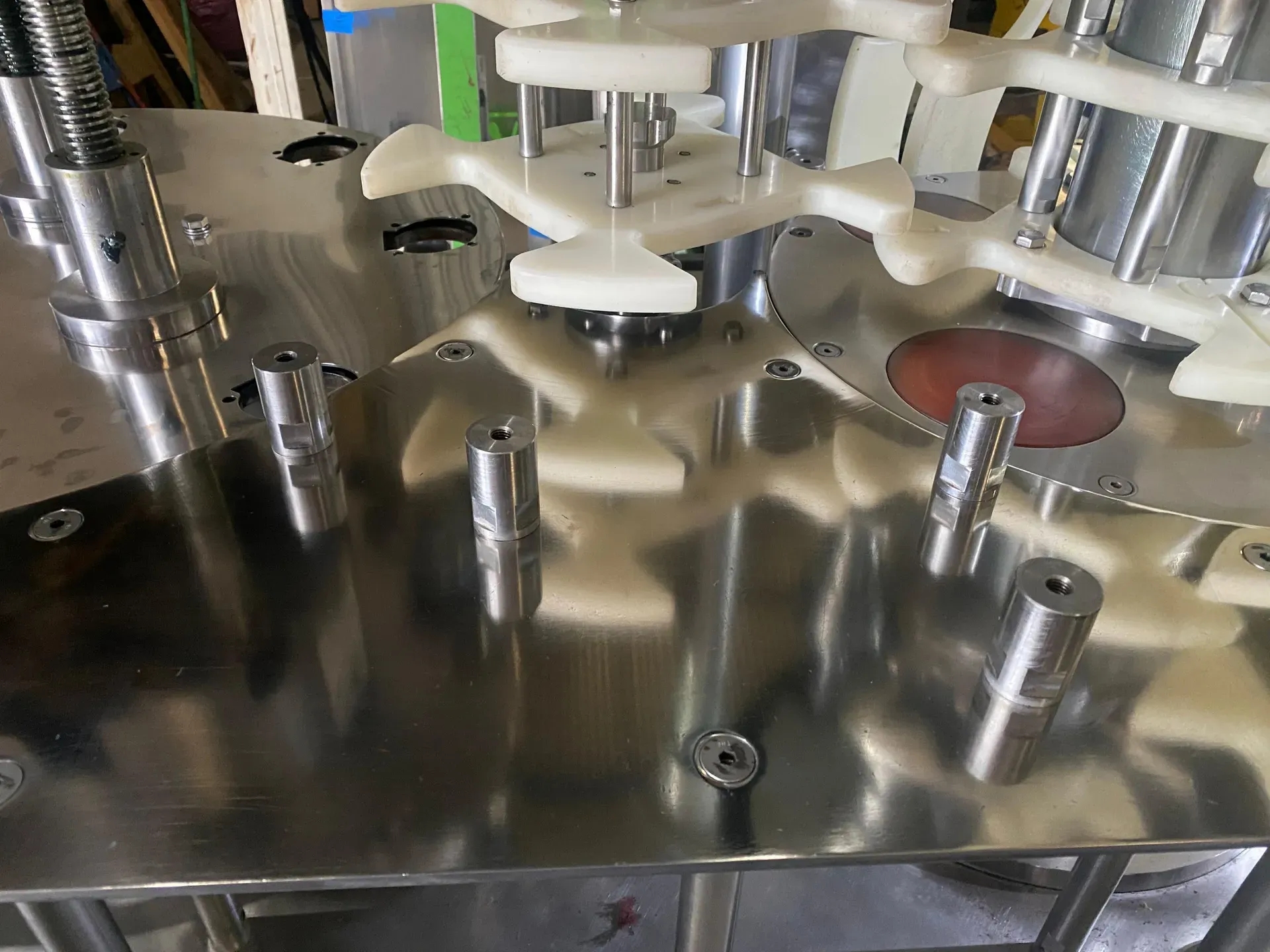 envasadora-com-tampadora-rotativa-bombonas-galoes-de-1-a-5-litros-marca-vinox-zegla
