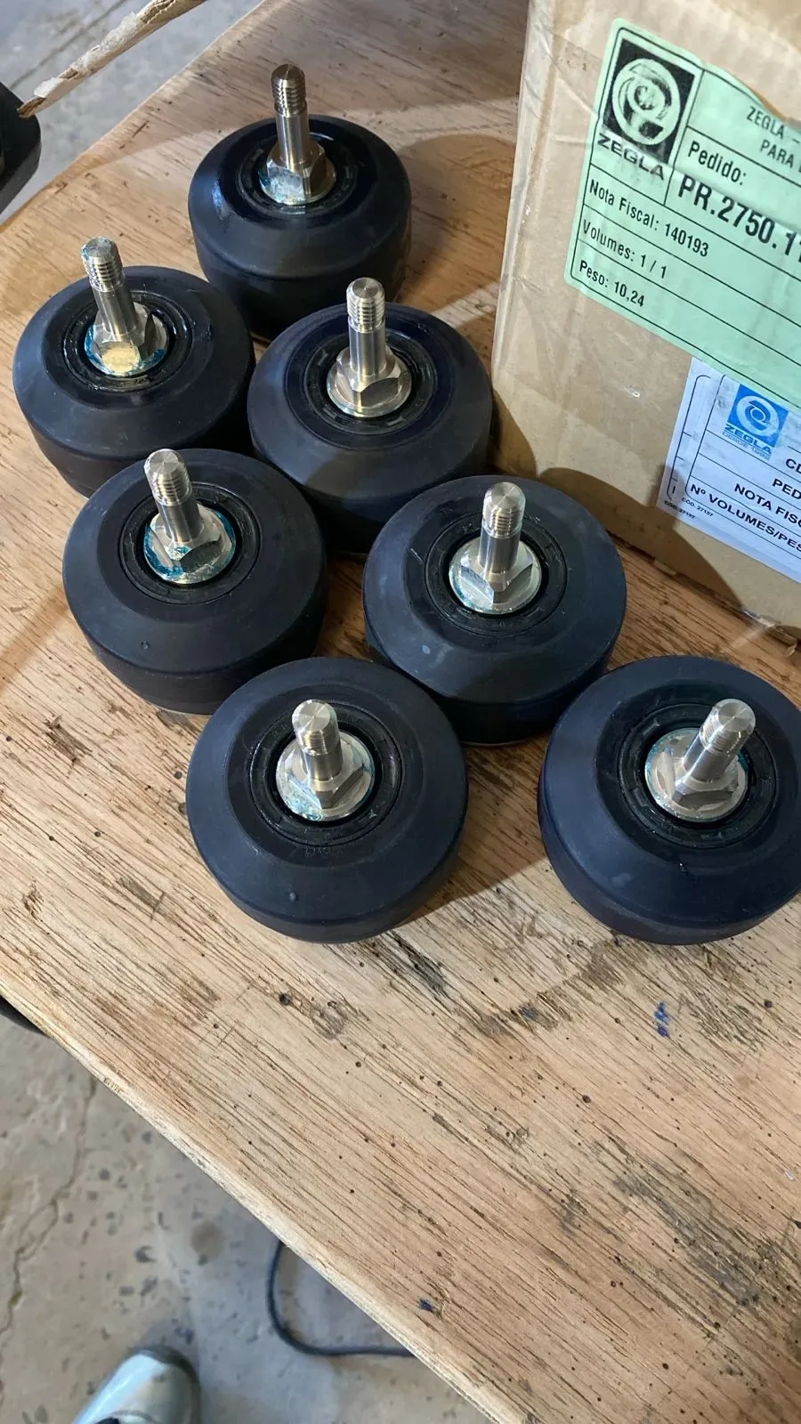 envasadora-com-tampadora-rotativa-bombonas-galoes-de-1-a-5-litros-marca-vinox-zegla