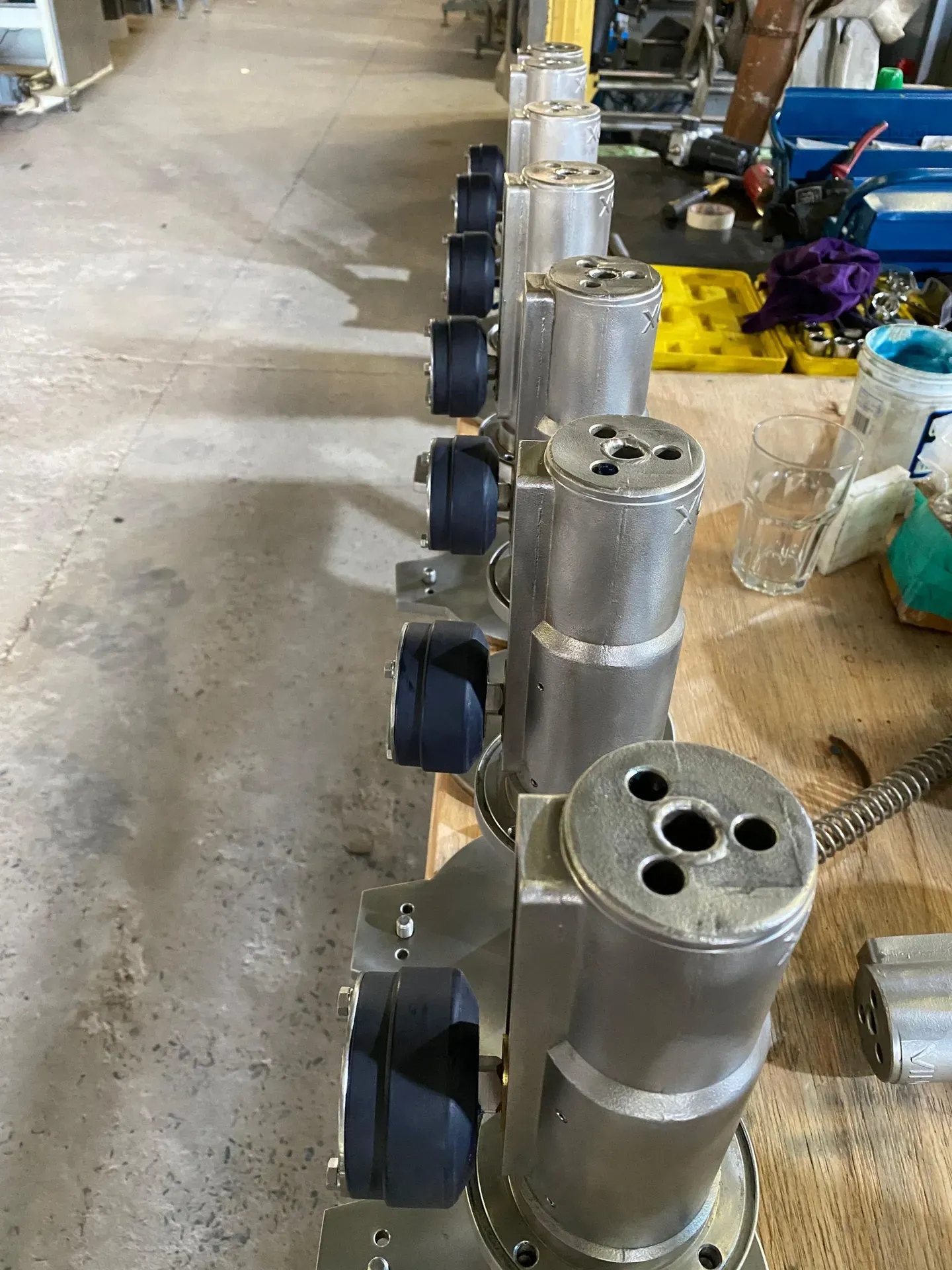envasadora-com-tampadora-rotativa-bombonas-galoes-de-1-a-5-litros-marca-vinox-zegla