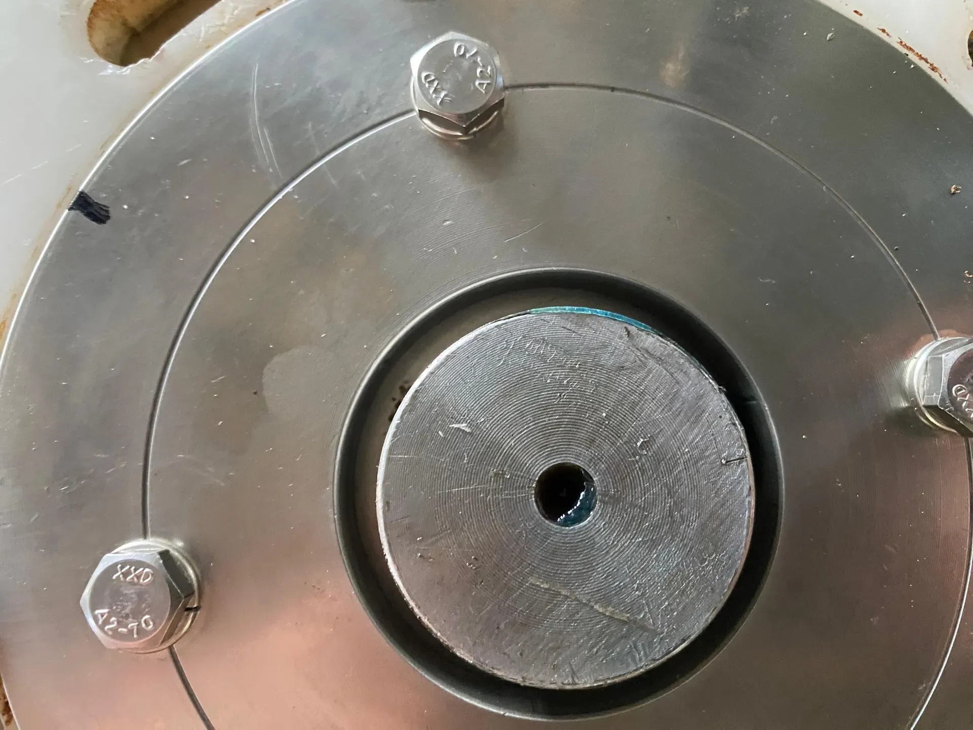 envasadora-com-tampadora-rotativa-bombonas-galoes-de-1-a-5-litros-marca-vinox-zegla