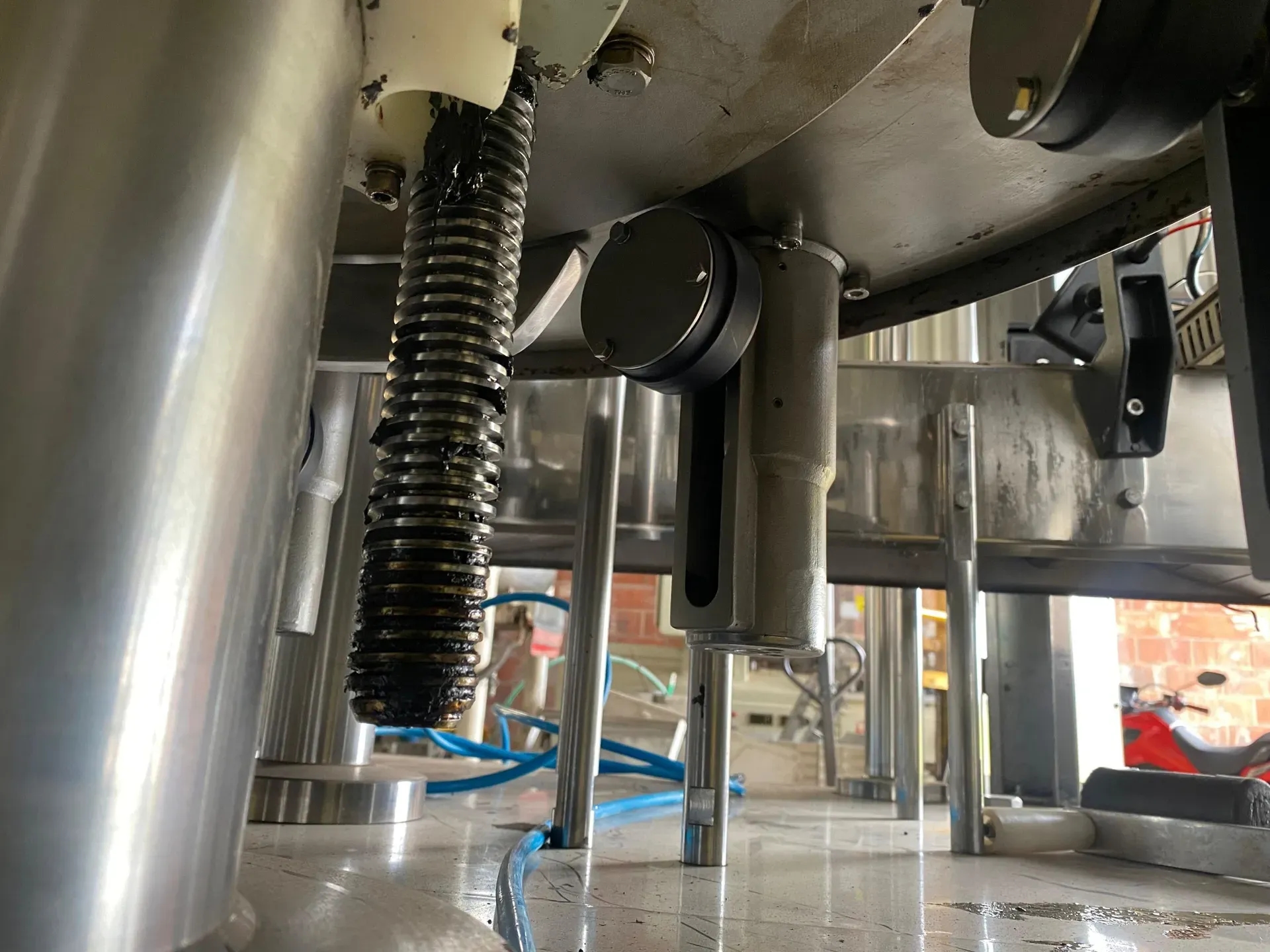 envasadora-com-tampadora-rotativa-bombonas-galoes-de-1-a-5-litros-marca-vinox-zegla