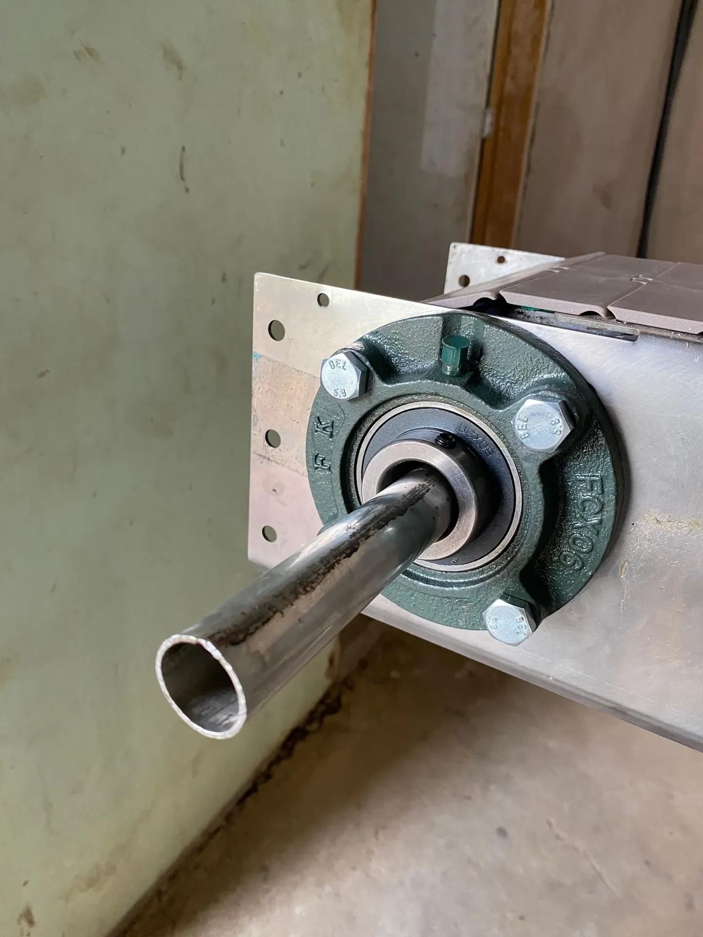 envasadora-com-tampadora-rotativa-bombonas-galoes-de-1-a-5-litros-marca-vinox-zegla