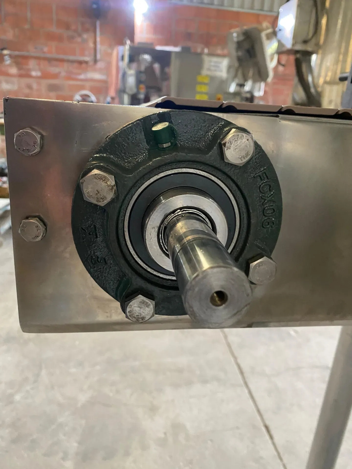 envasadora-com-tampadora-rotativa-bombonas-galoes-de-1-a-5-litros-marca-vinox-zegla