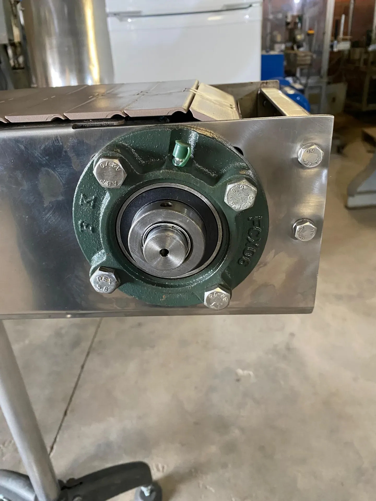 envasadora-com-tampadora-rotativa-bombonas-galoes-de-1-a-5-litros-marca-vinox-zegla