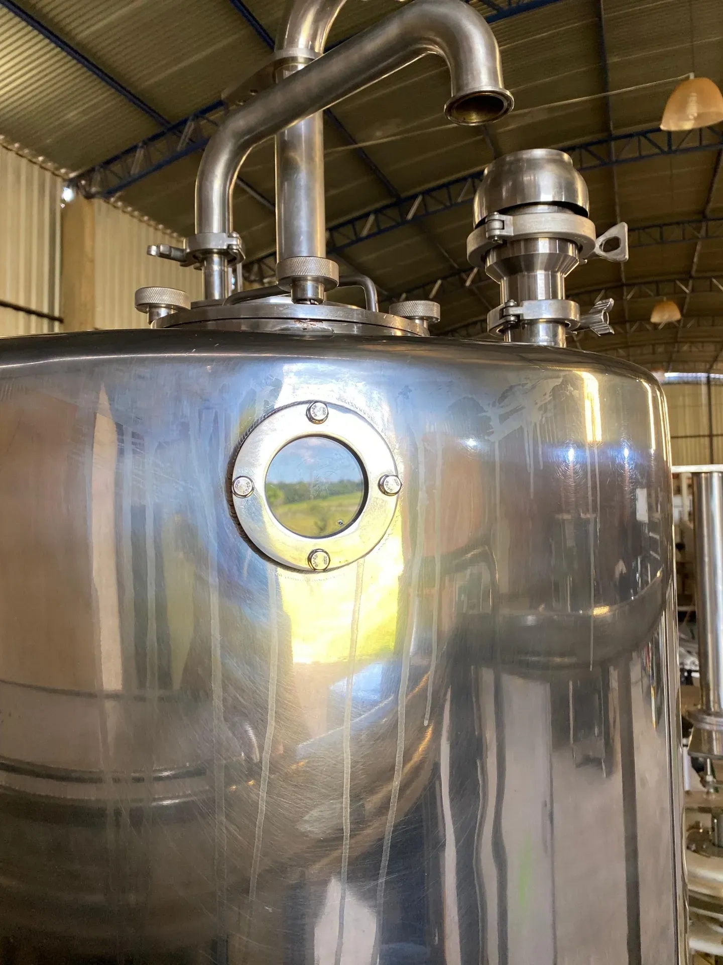 envasadora-com-tampadora-rotativa-bombonas-galoes-de-1-a-5-litros-marca-vinox-zegla