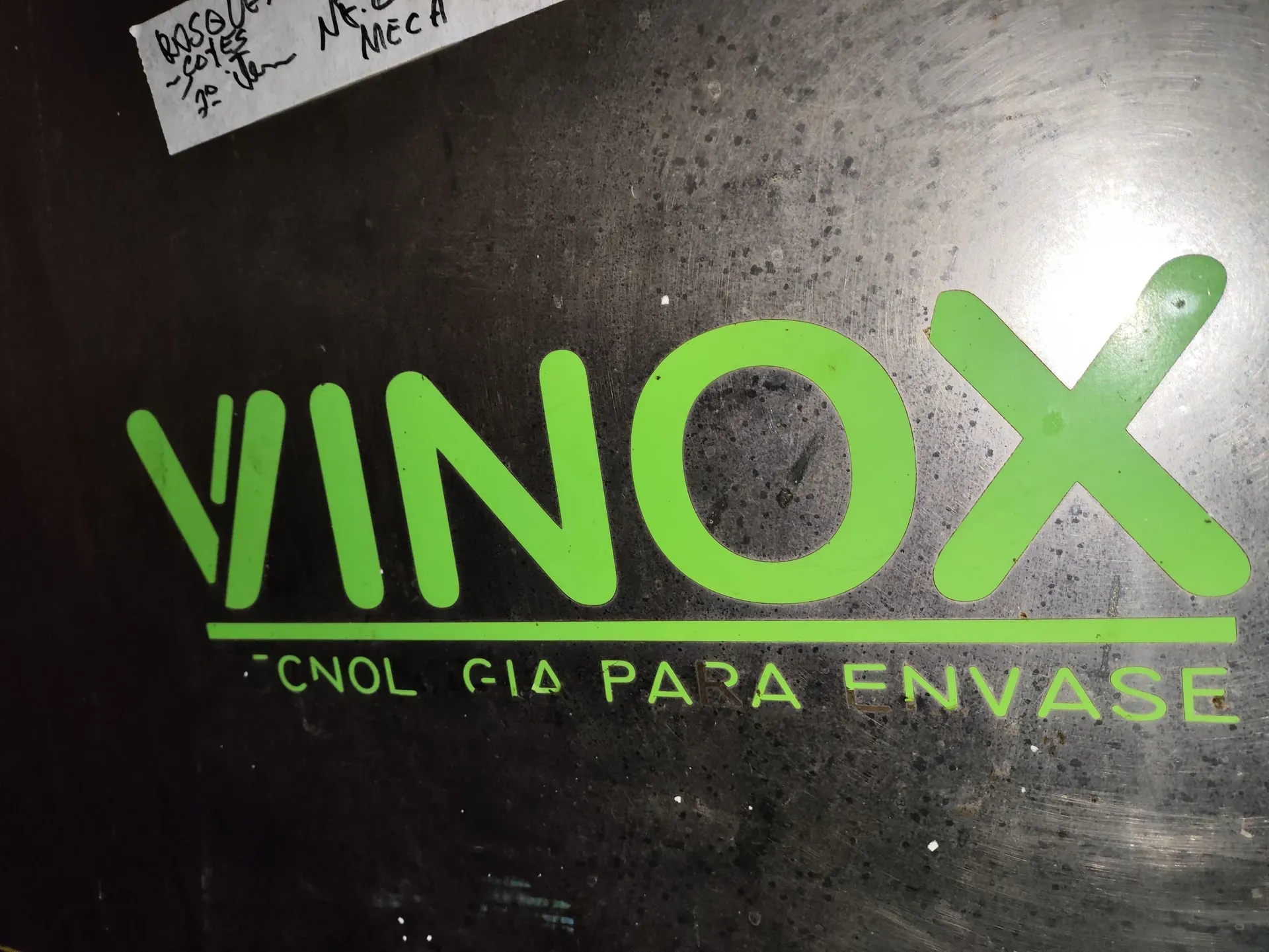 envasadora-com-tampadora-rotativa-bombonas-galoes-de-1-a-5-litros-marca-vinox-zegla