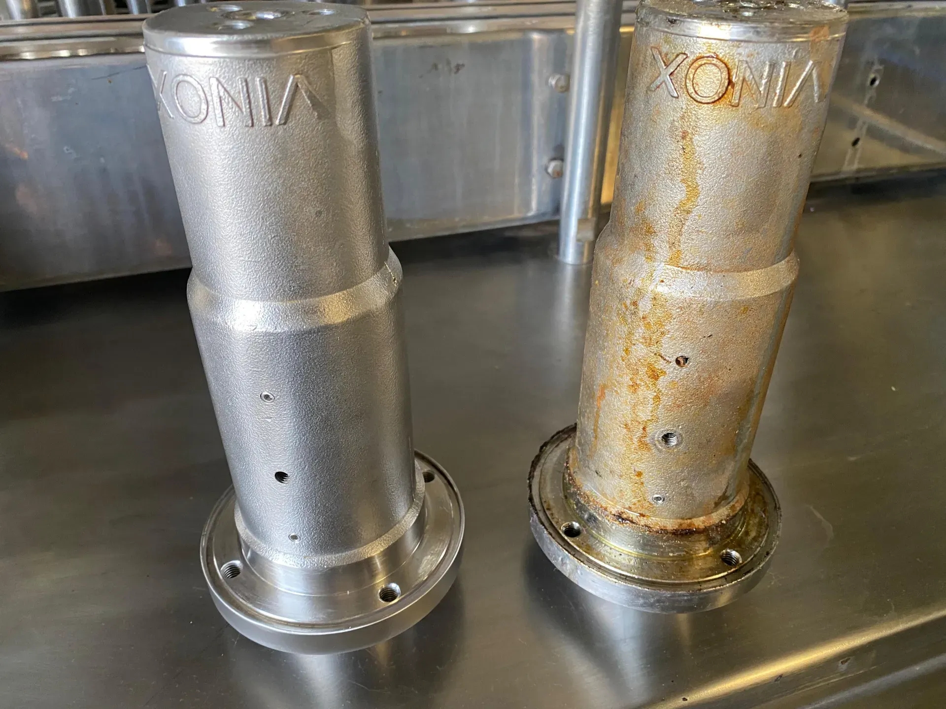 envasadora-com-tampadora-rotativa-bombonas-galoes-de-1-a-5-litros-marca-vinox-zegla