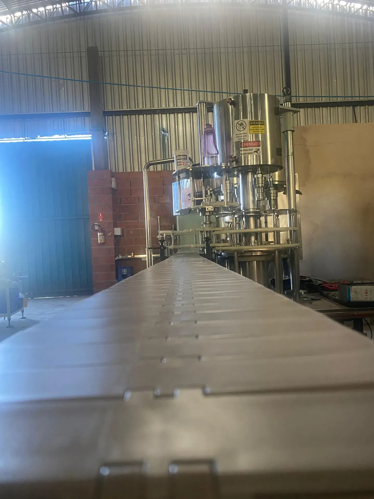 envasadora-com-tampadora-rotativa-bombonas-galoes-de-1-a-5-litros-marca-vinox-zegla