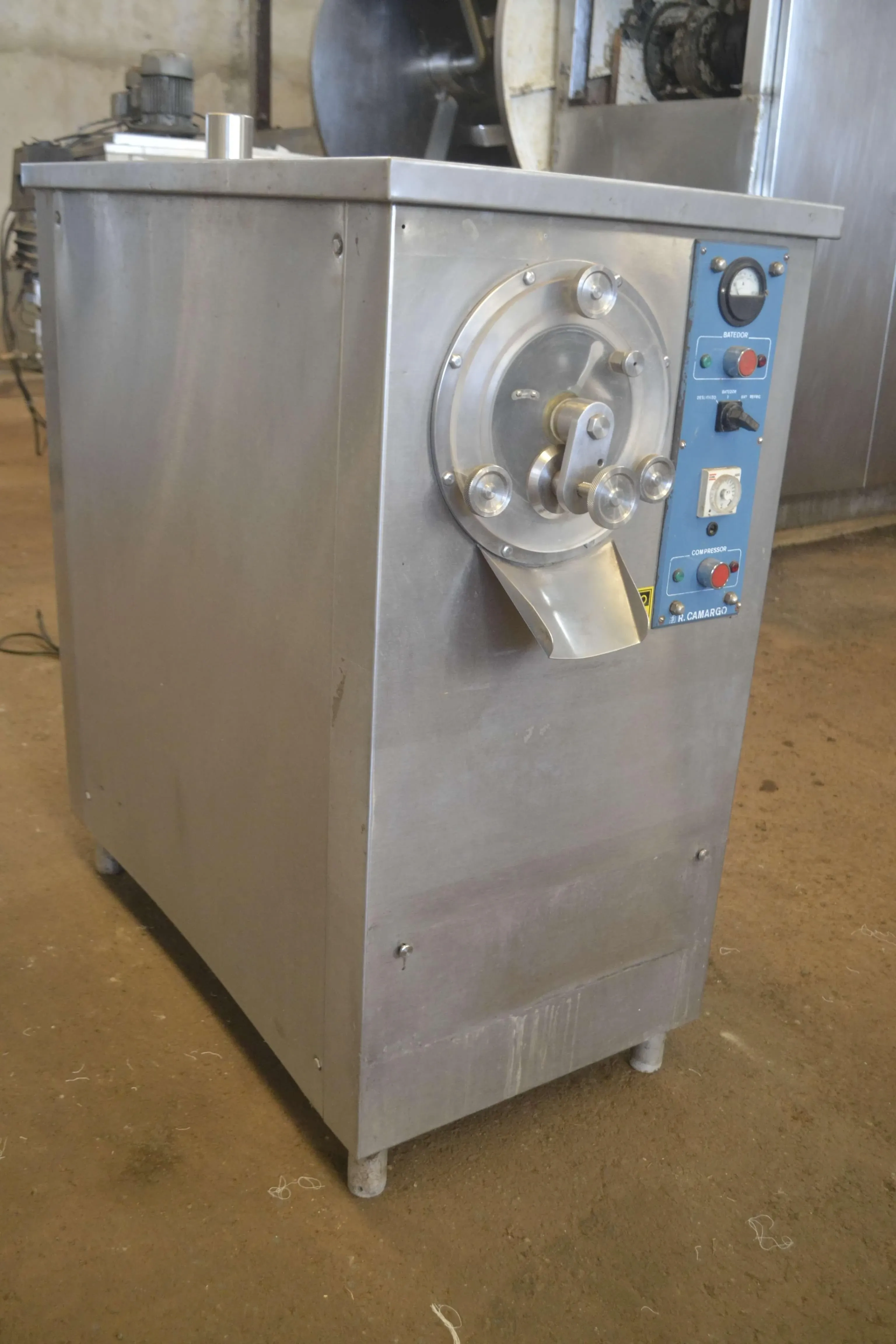 produtora-de-sorvete-vertical-marca-r-camargo