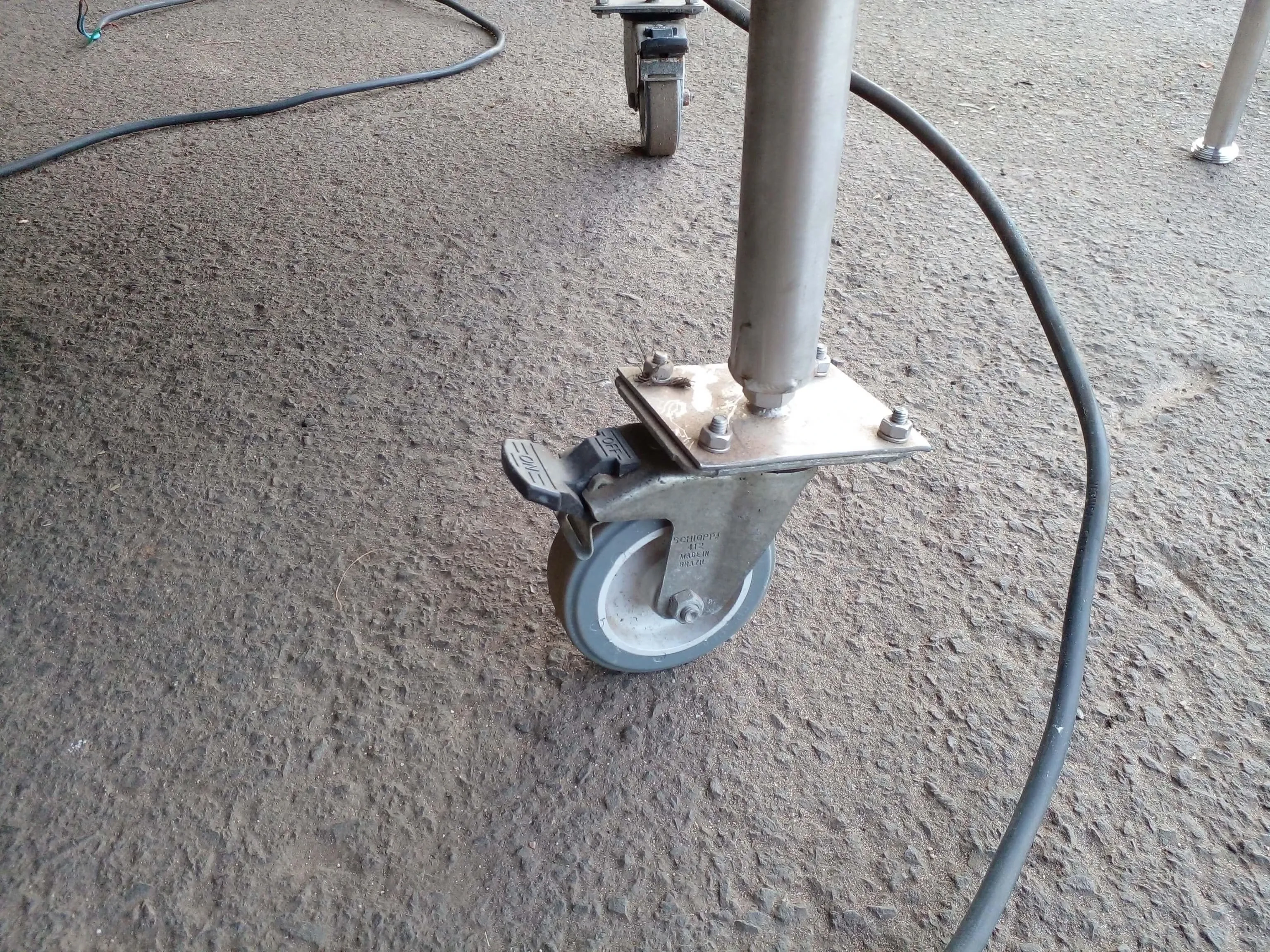 envasadora-semi-automatica-para-potes-marca-mirainox