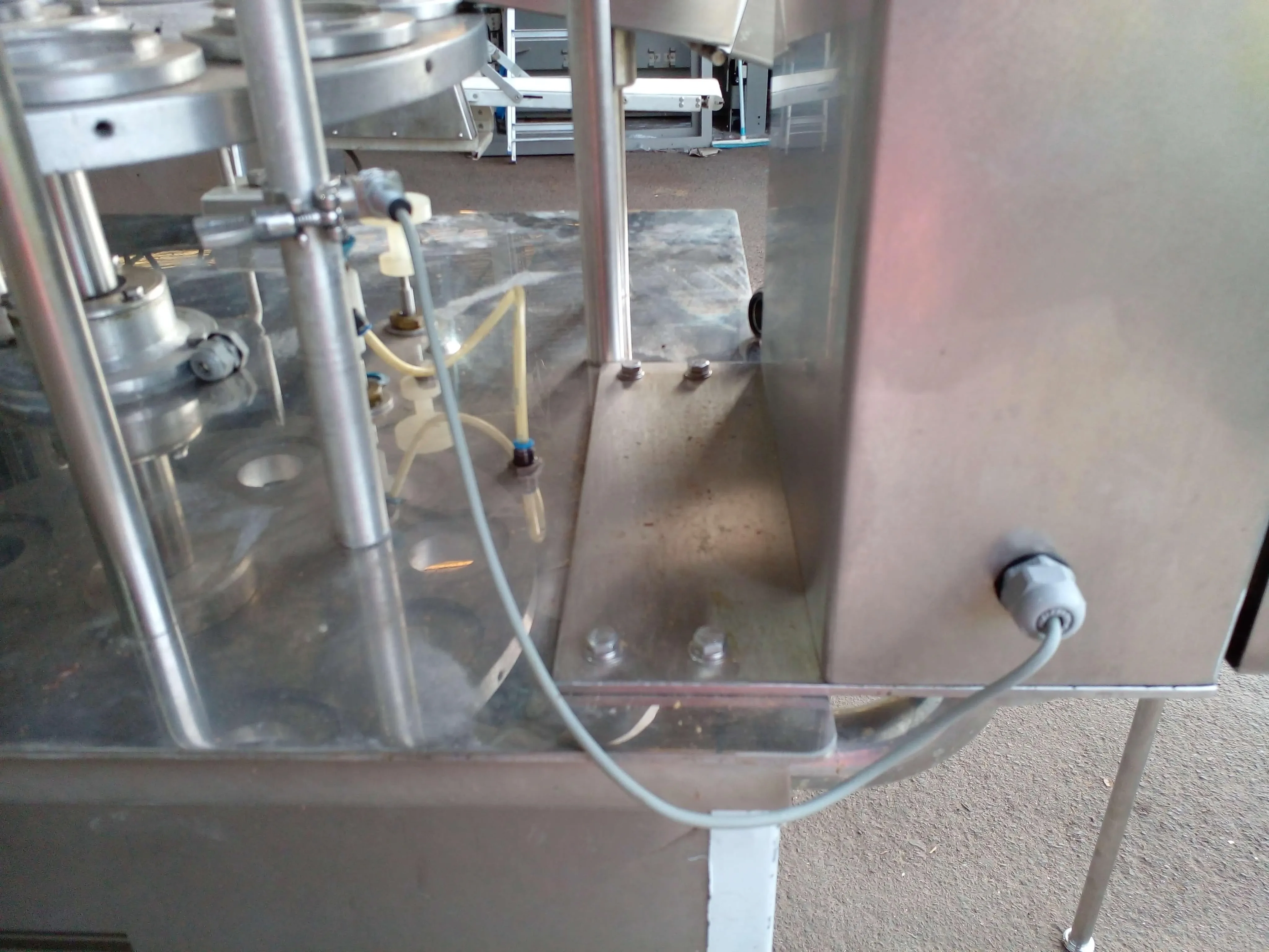 envasadora-semi-automatica-para-potes-marca-mirainox