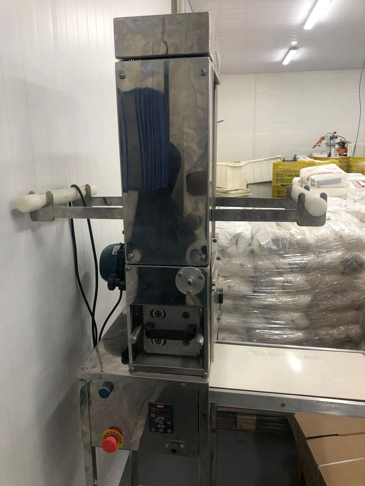 formadora-e-recheadora-de-pastel-e-ravioli-120-kg-h-marca-indiana