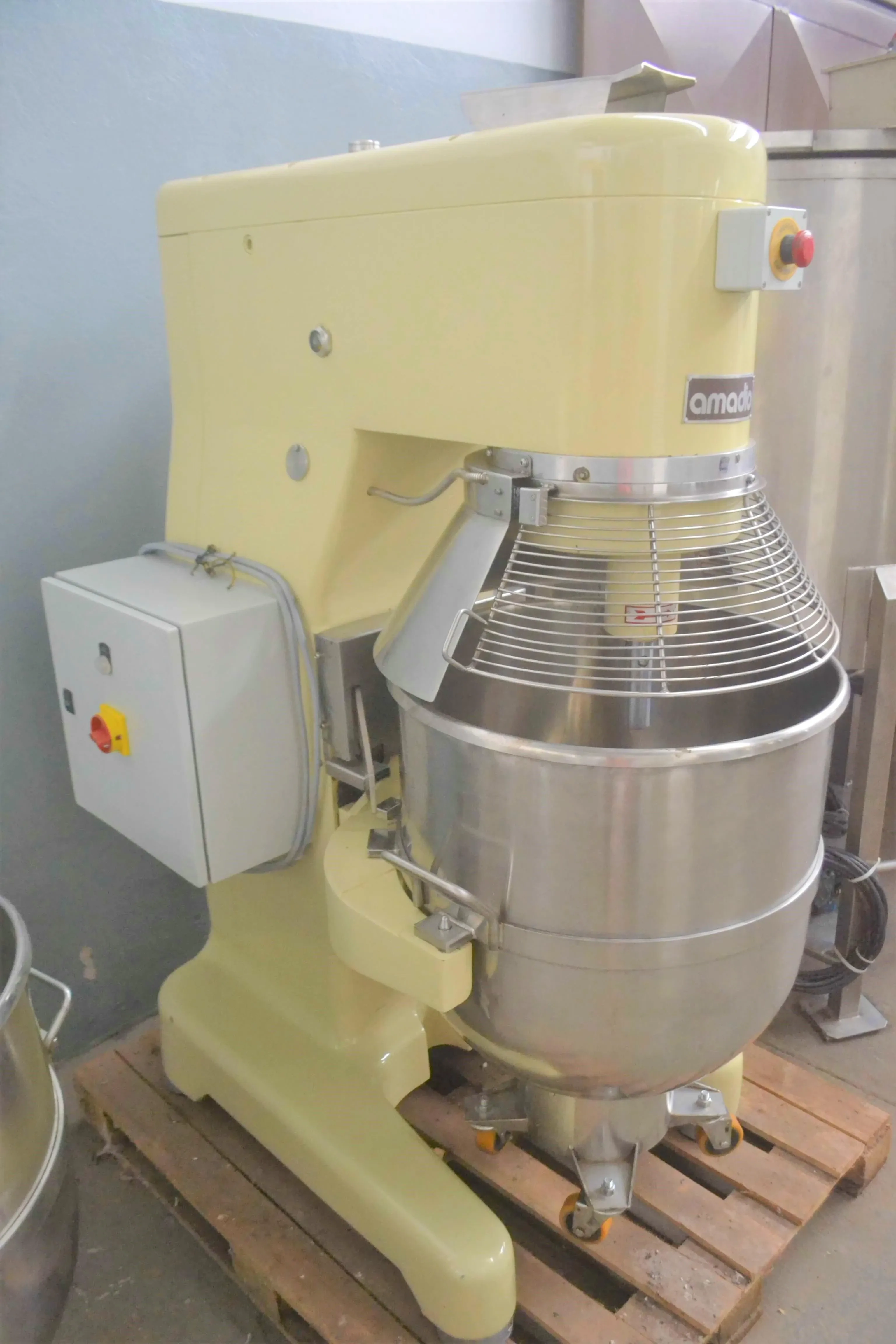 batedeira-planetaria-capacidade-130-litros-marca-amadio