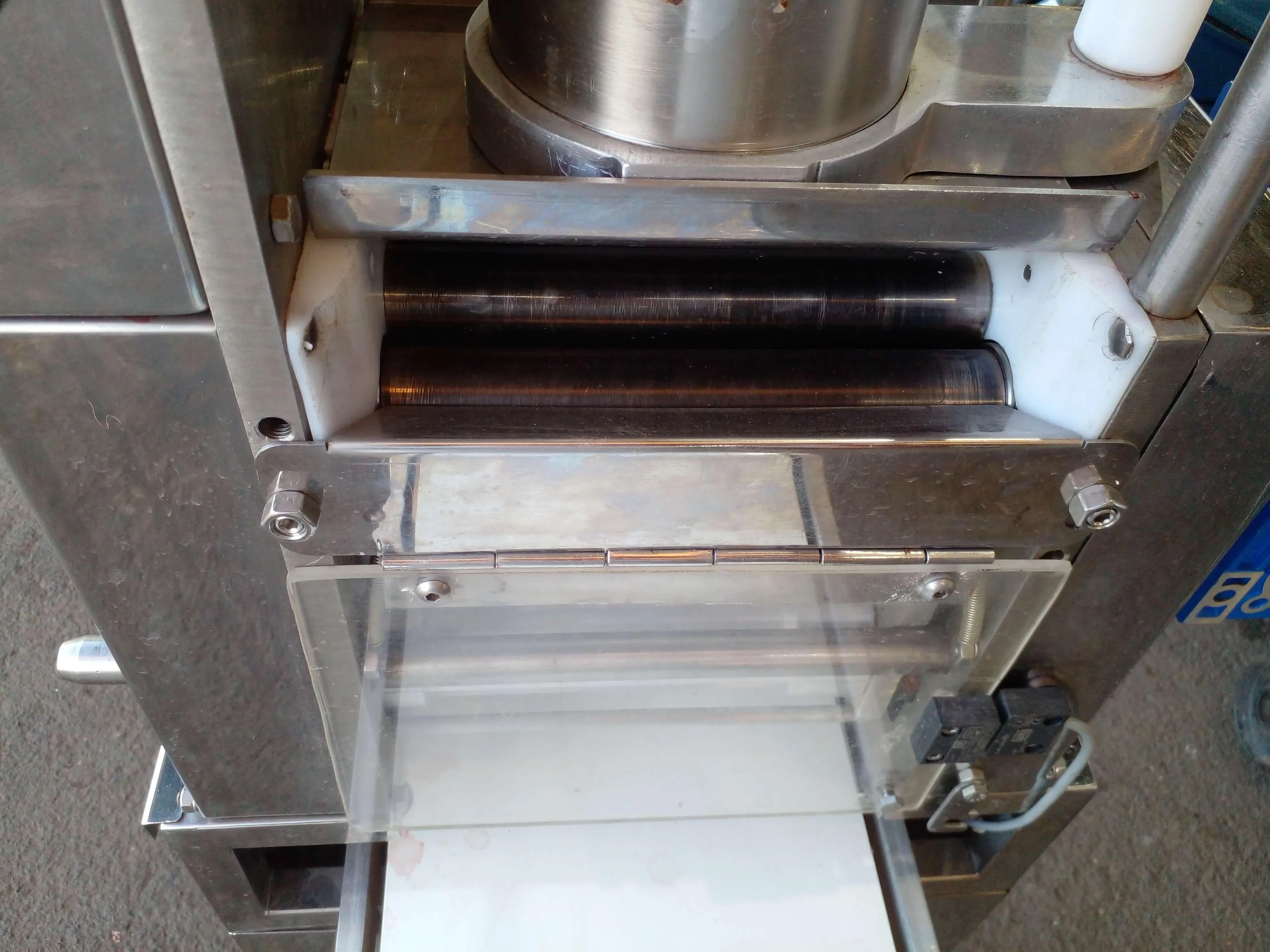 formadora-recheadora-de-pastel-e-ravioli-120-kg-h-marca-indiana