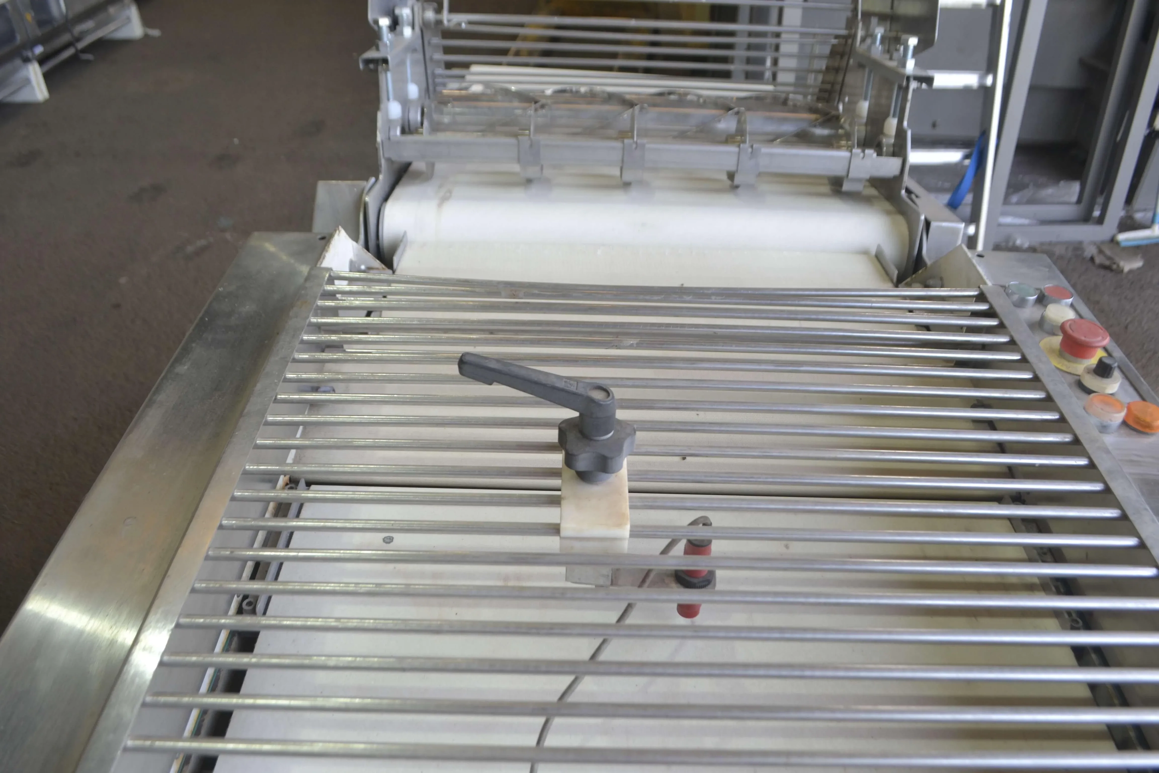 cortadora-e-enroladora-de-croissant-marca-rondo