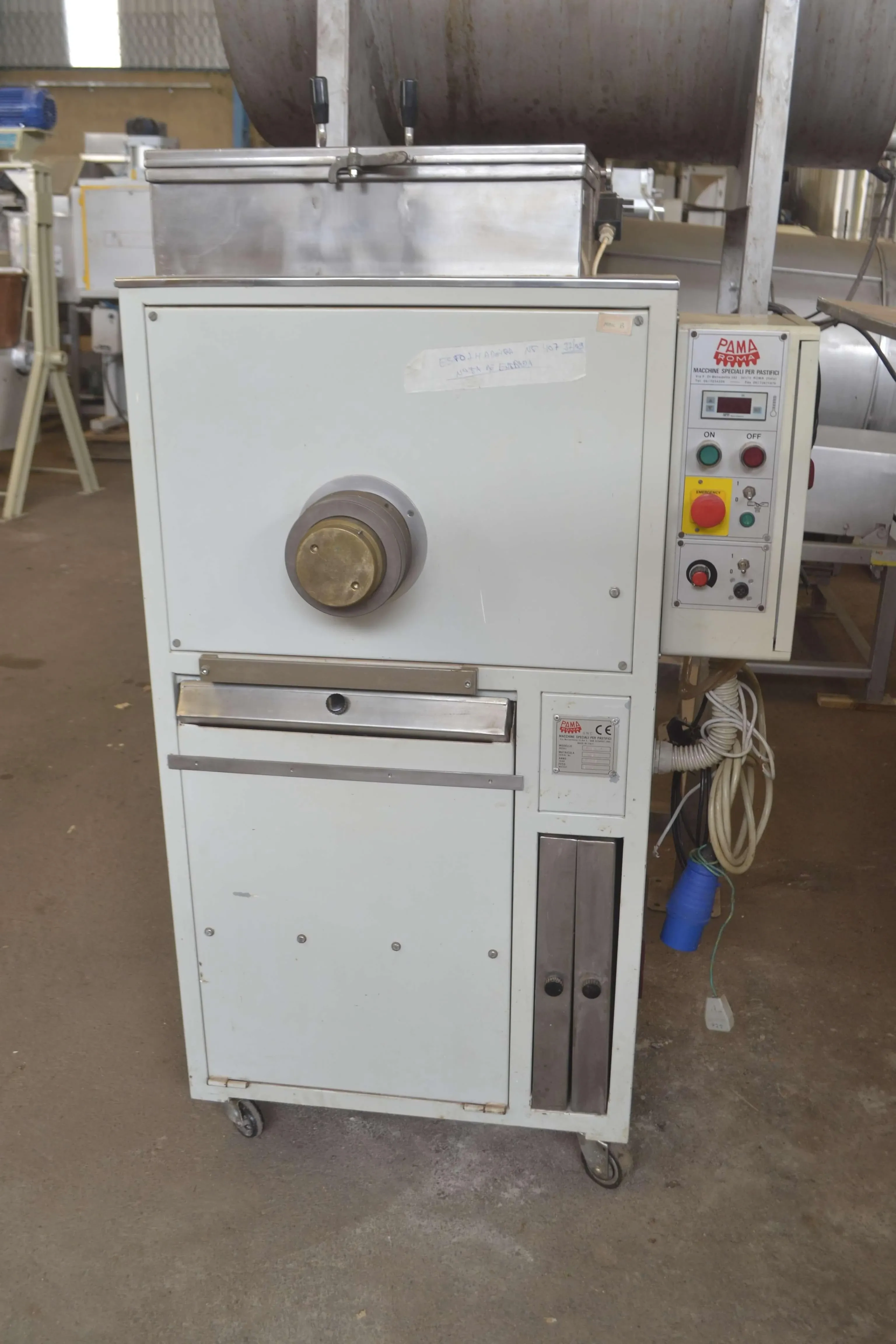 masseira-esfolhadeira-e-extrusora-capacidade-25-kg-hora-marca-pama-roma