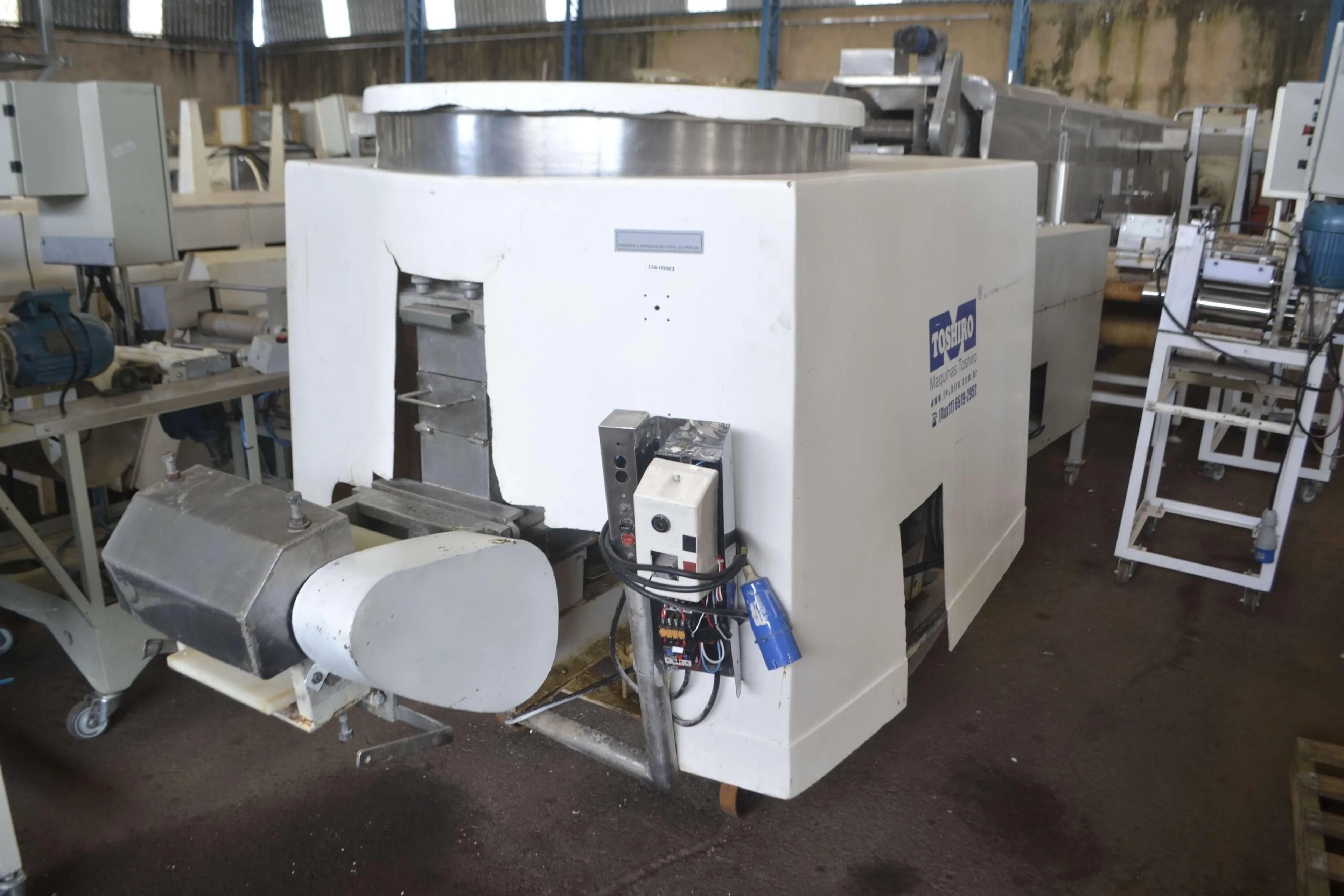 compactadeira-com-masseira-capacidade-100-kh-hora-marca-toshiro