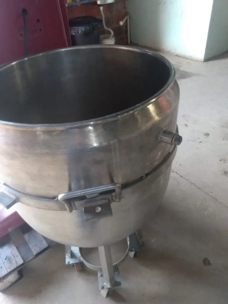 batedeira-planetaria-marca-amadio-modelo-130