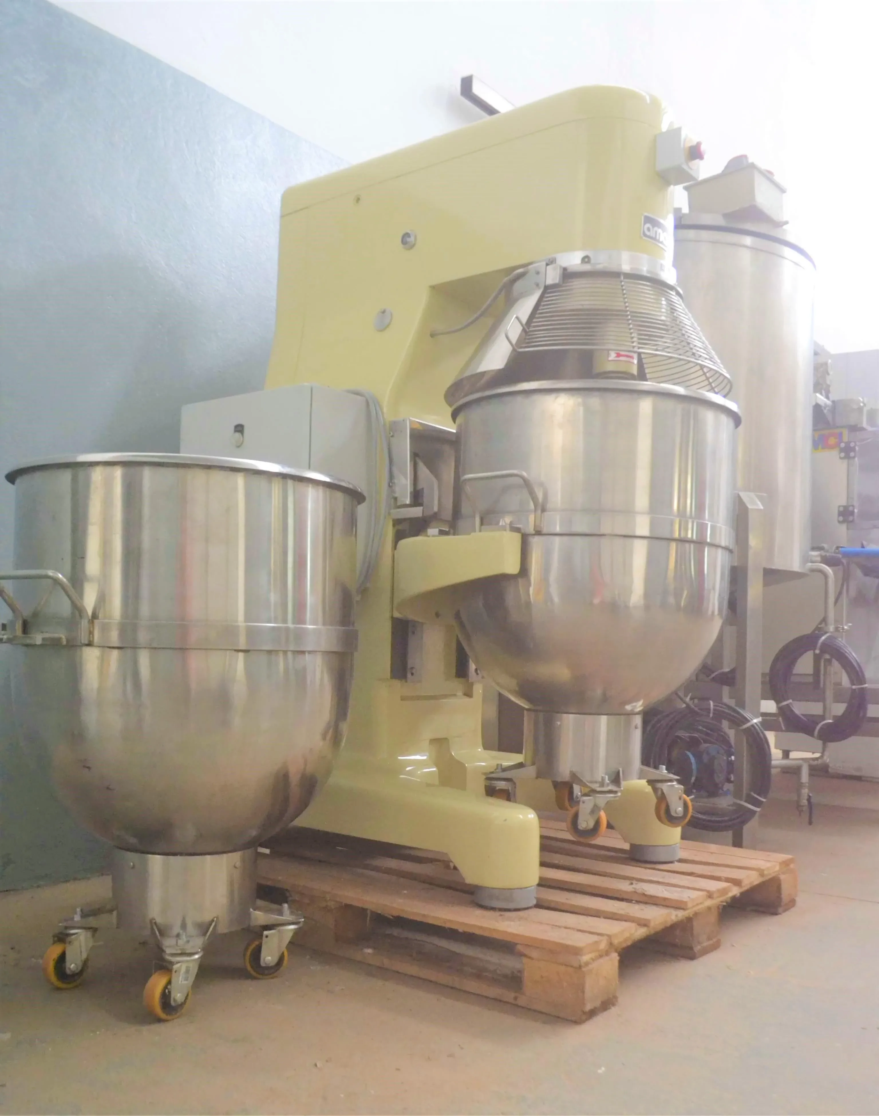 batedeira-planetaria-capacidade-130-litros-marca-amadio