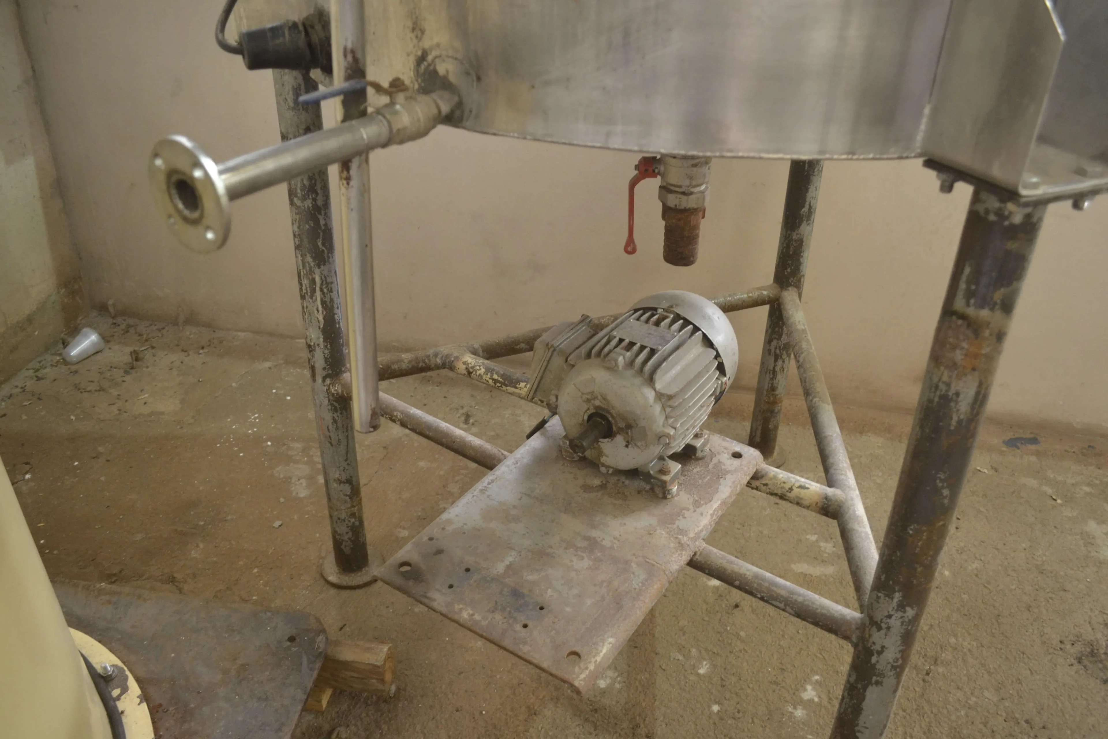 tanque-reservatorio-encamisado-em-aco-inox-capacidade-900-litros