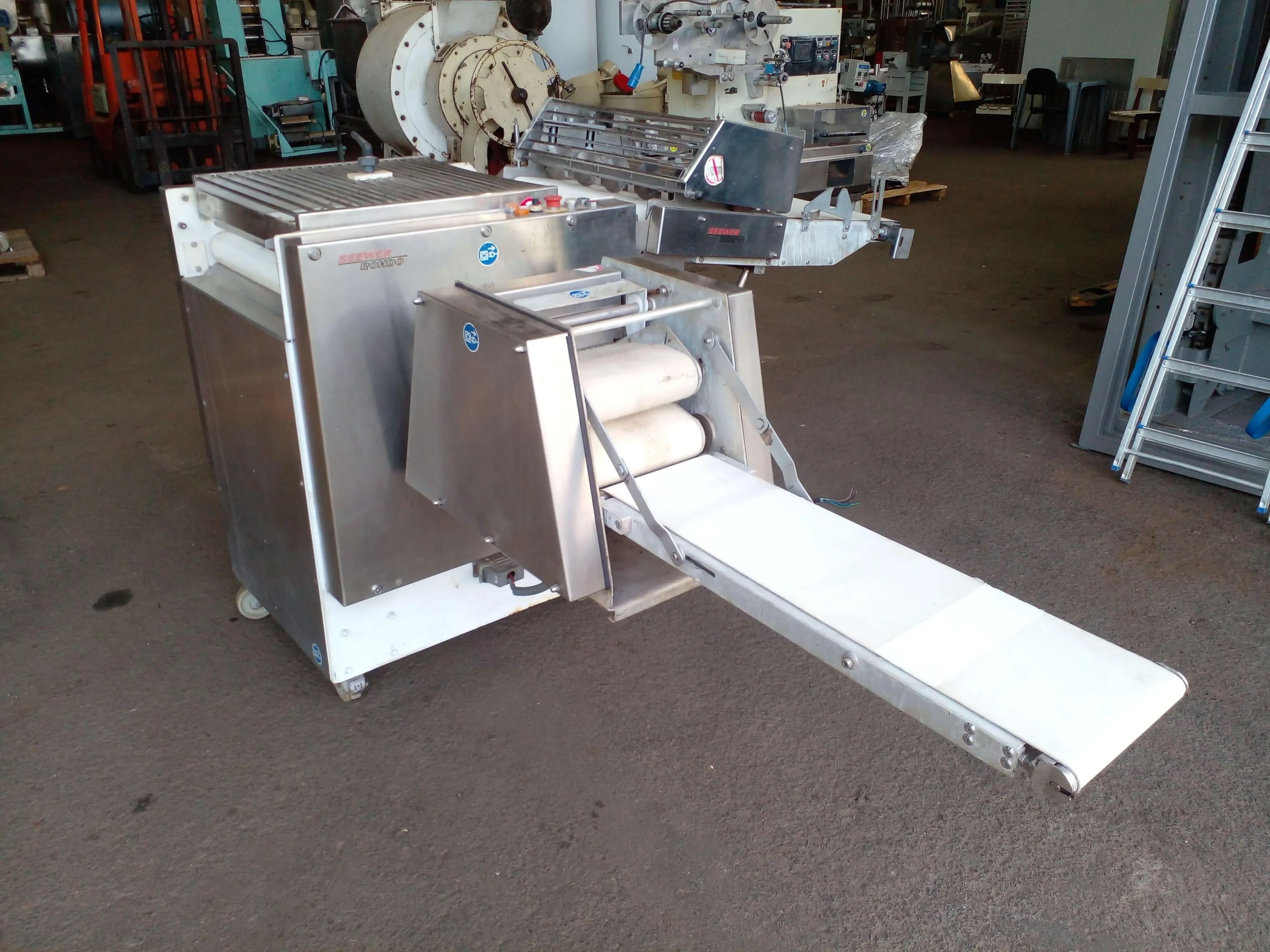 cortadora-e-enroladora-de-croissant-marca-rondo