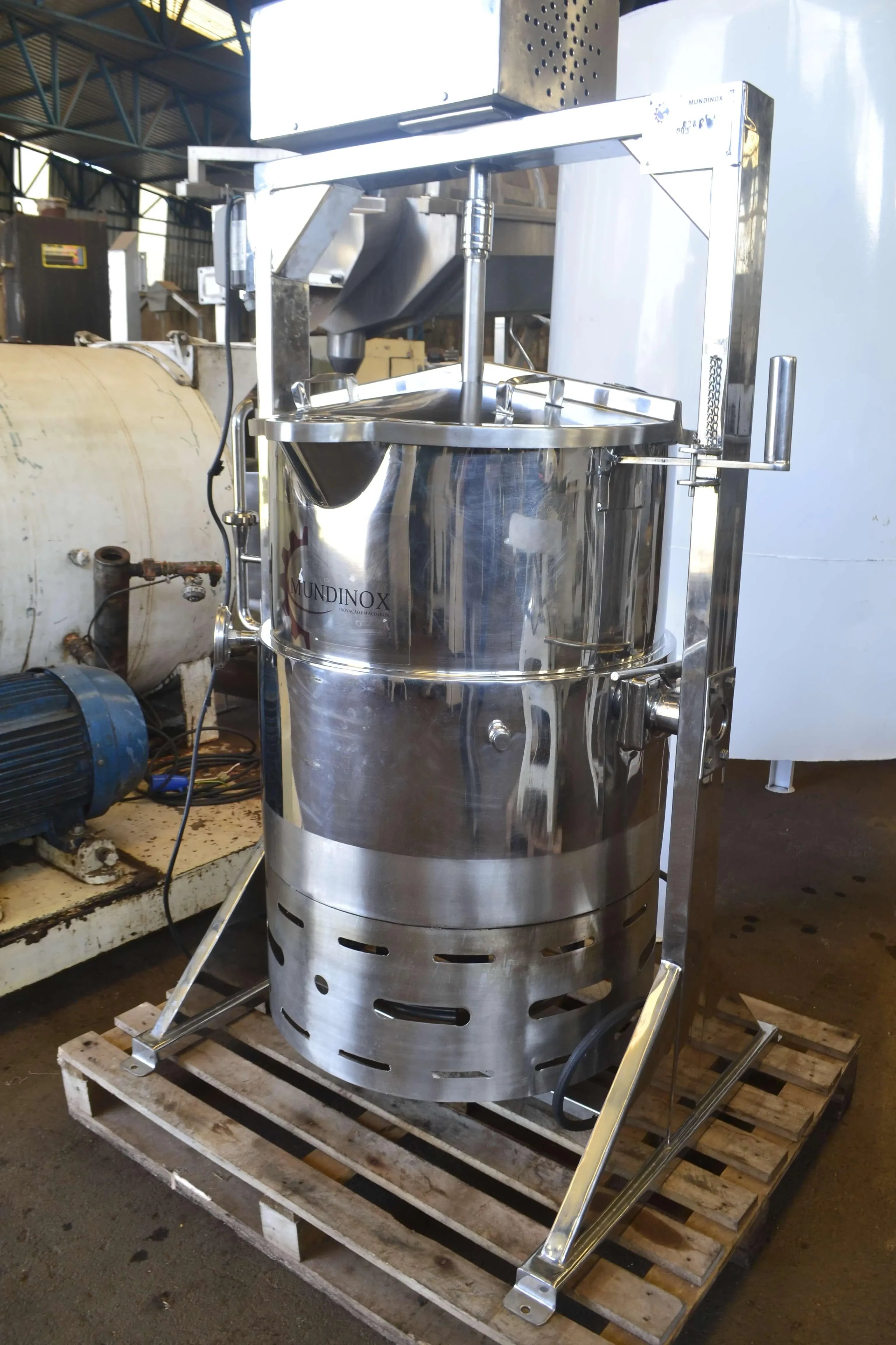 tacho-a-gas-capacidade-200-litros-marca-mundinox