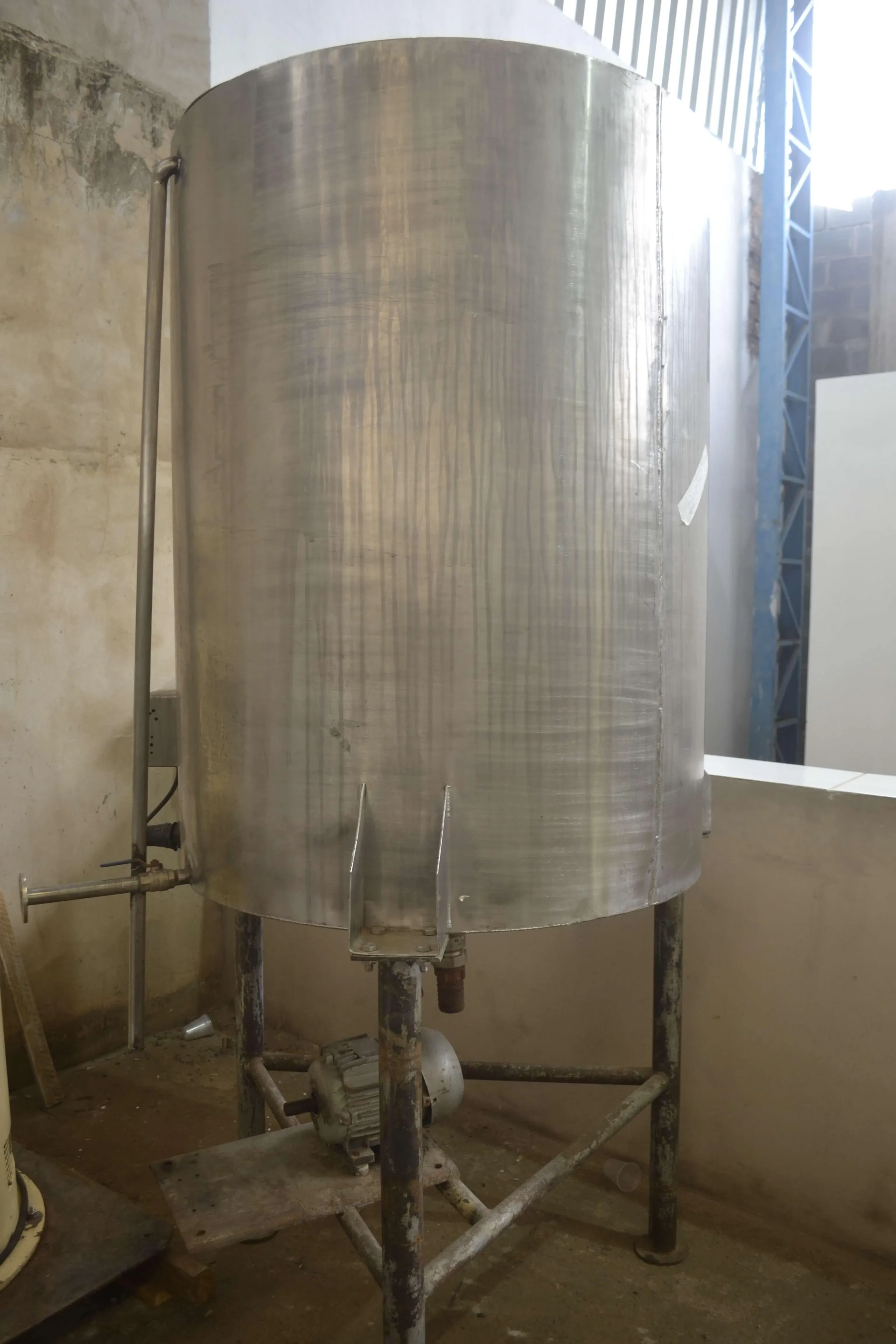 tanque-reservatorio-encamisado-em-aco-inox-capacidade-900-litros