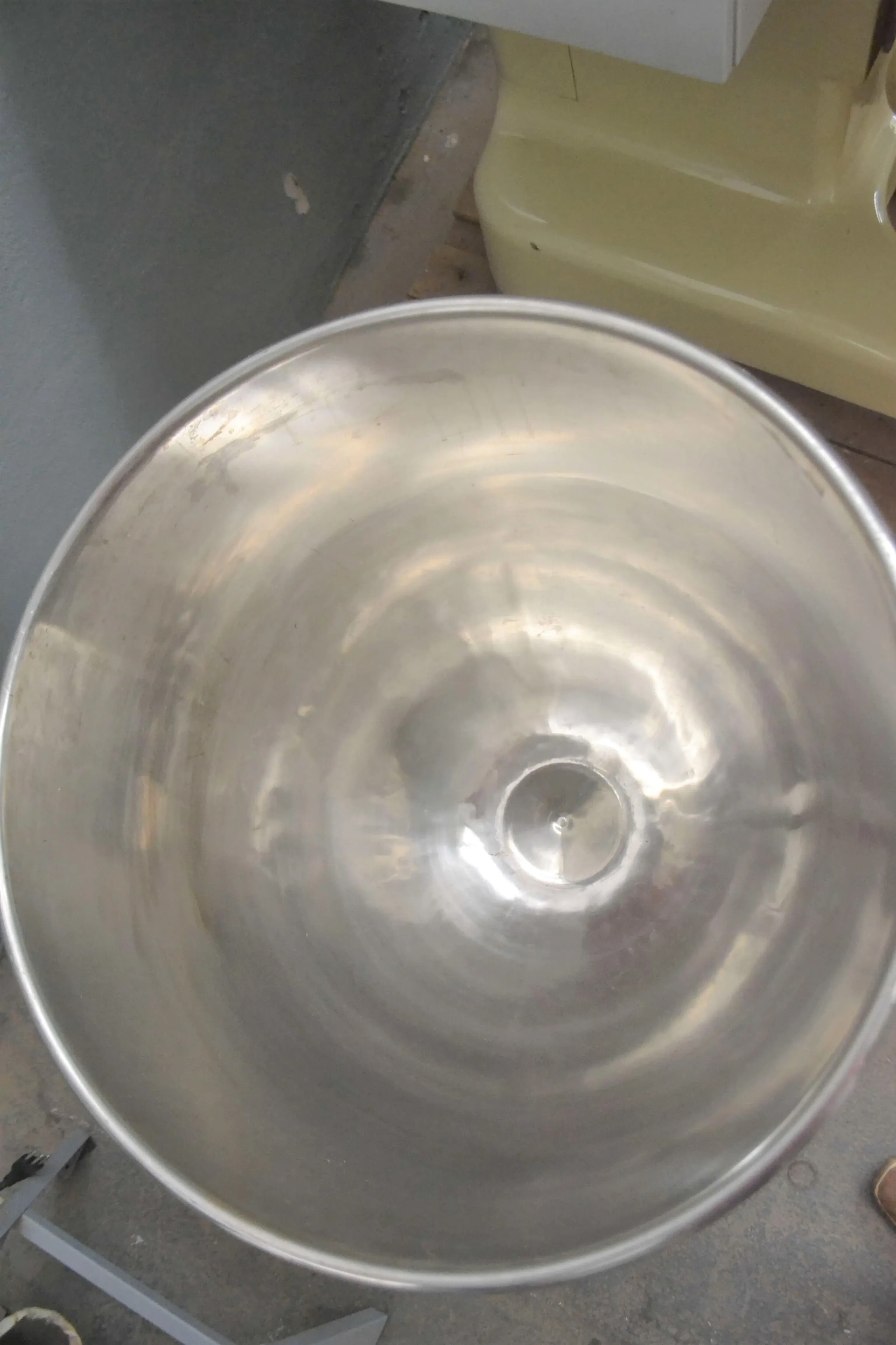 batedeira-planetaria-capacidade-130-litros-marca-amadio