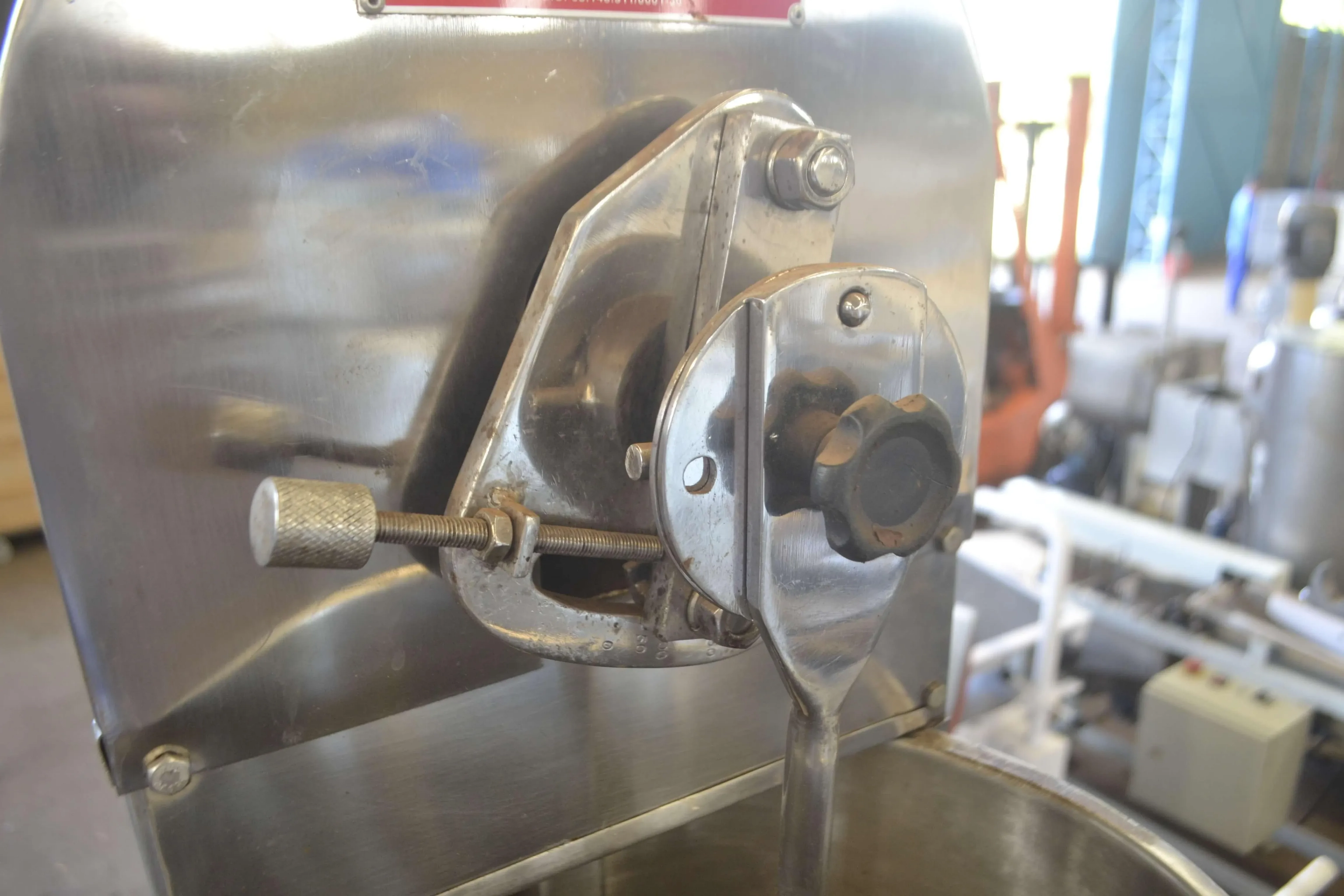 dosador-vertical-de-liquidos-e-pastosos-capacidade-25-litros-hora-marca-tortugan