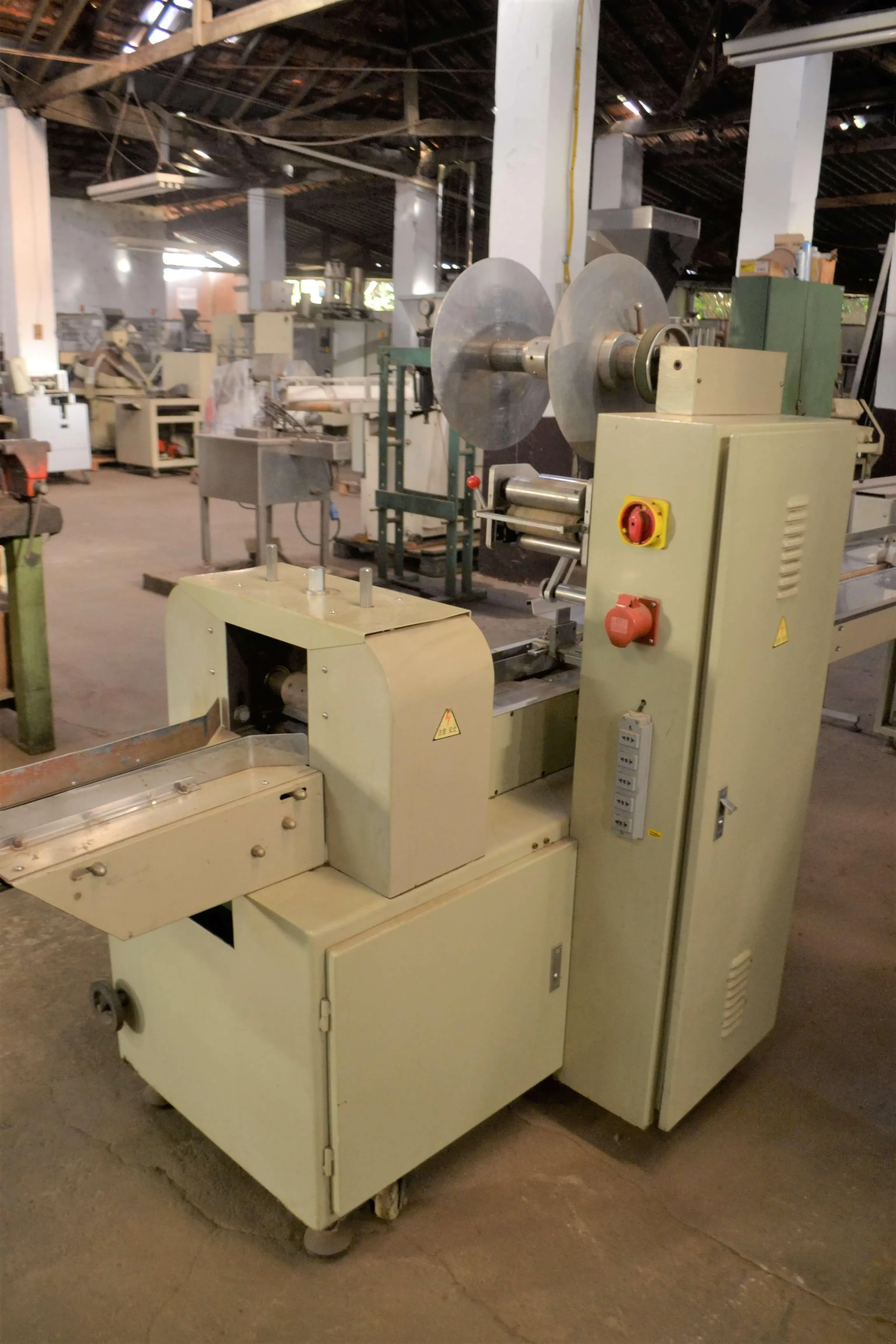 embaladora-flowpack-nanyang-food-modelo-dbz-280