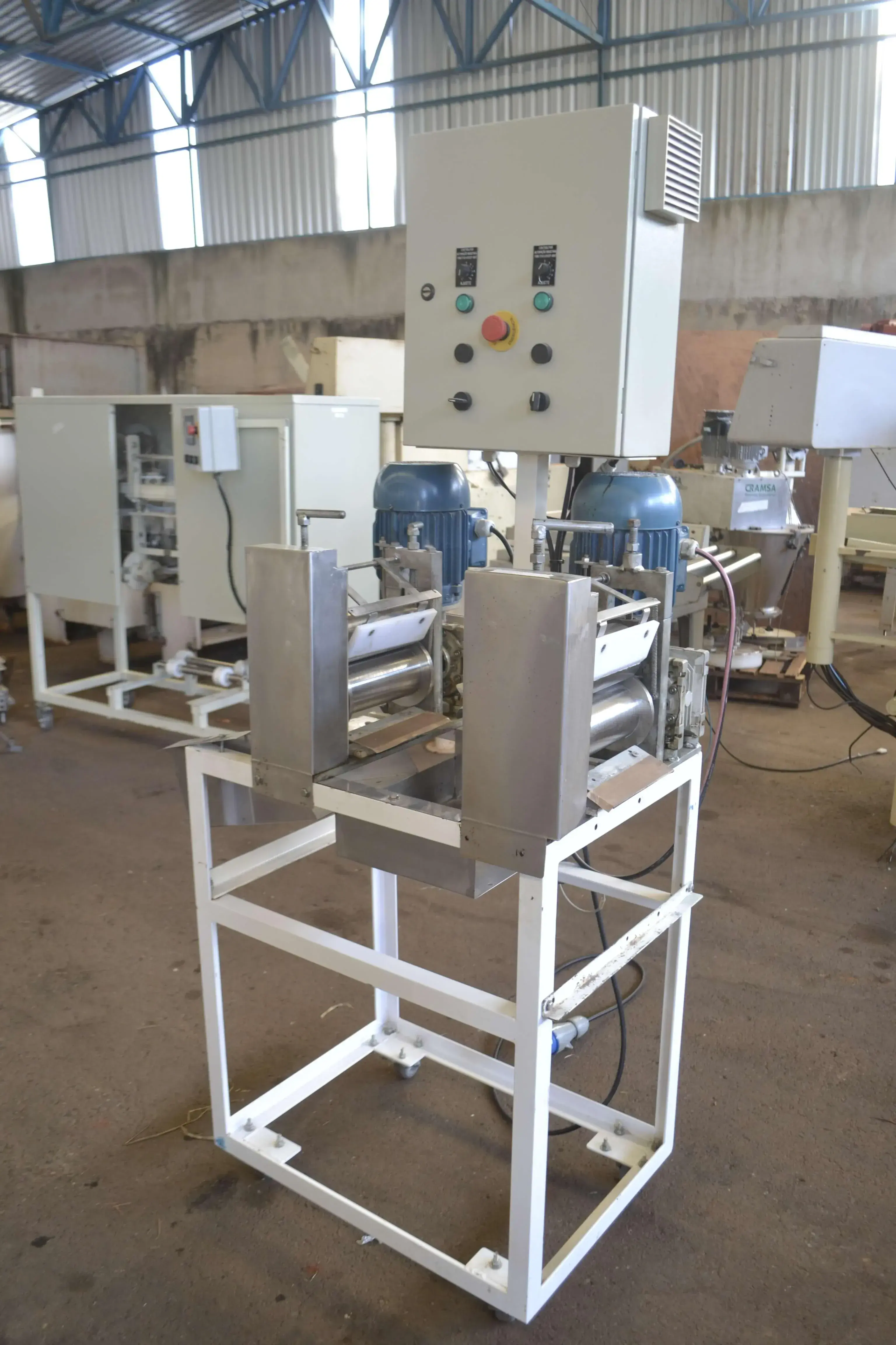 CILINDRO DE ACABAMENTO COM 2 ROLOS DE 200 MM