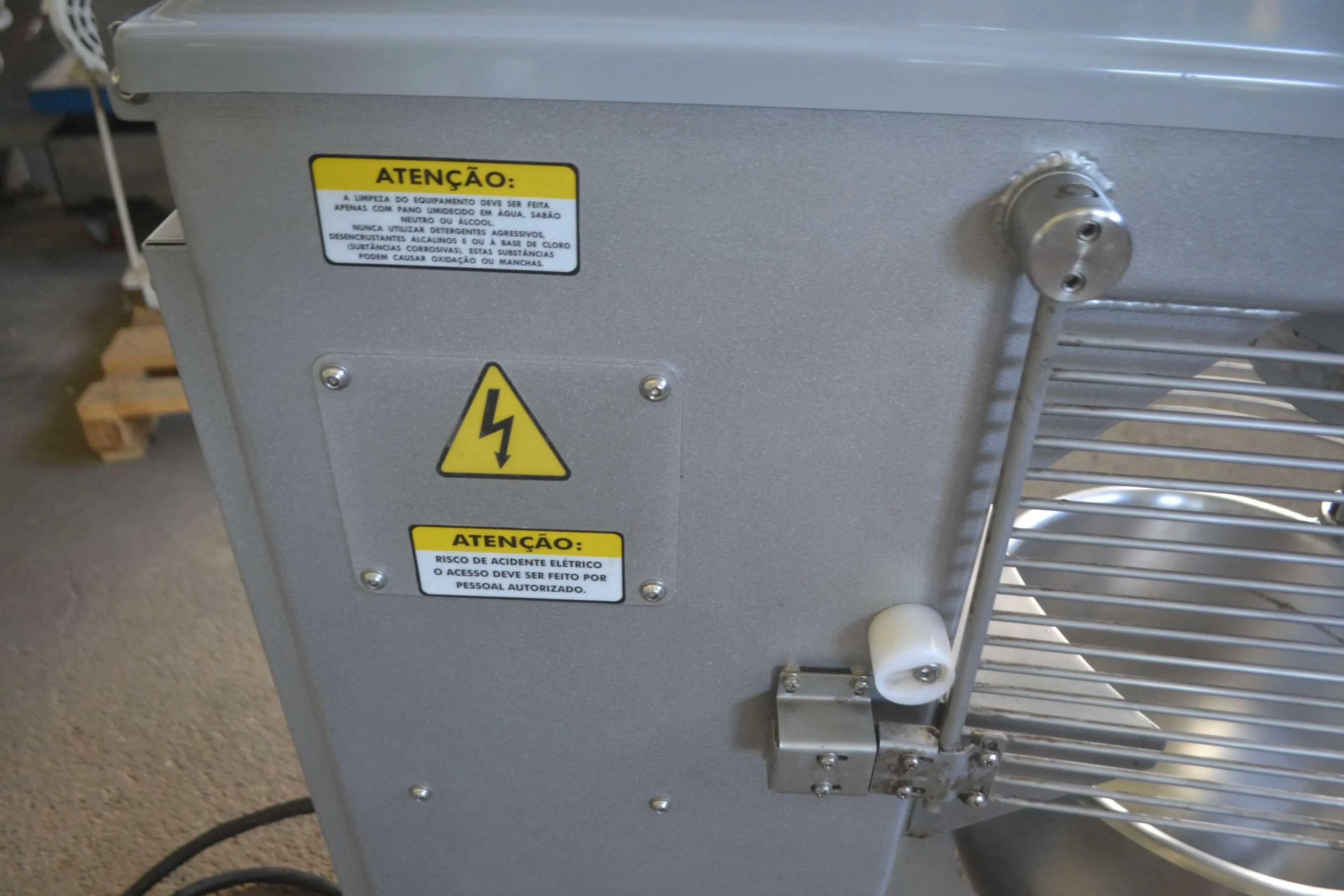 batedeira-planetaria-18-litros-marca-pratica-klimaquip