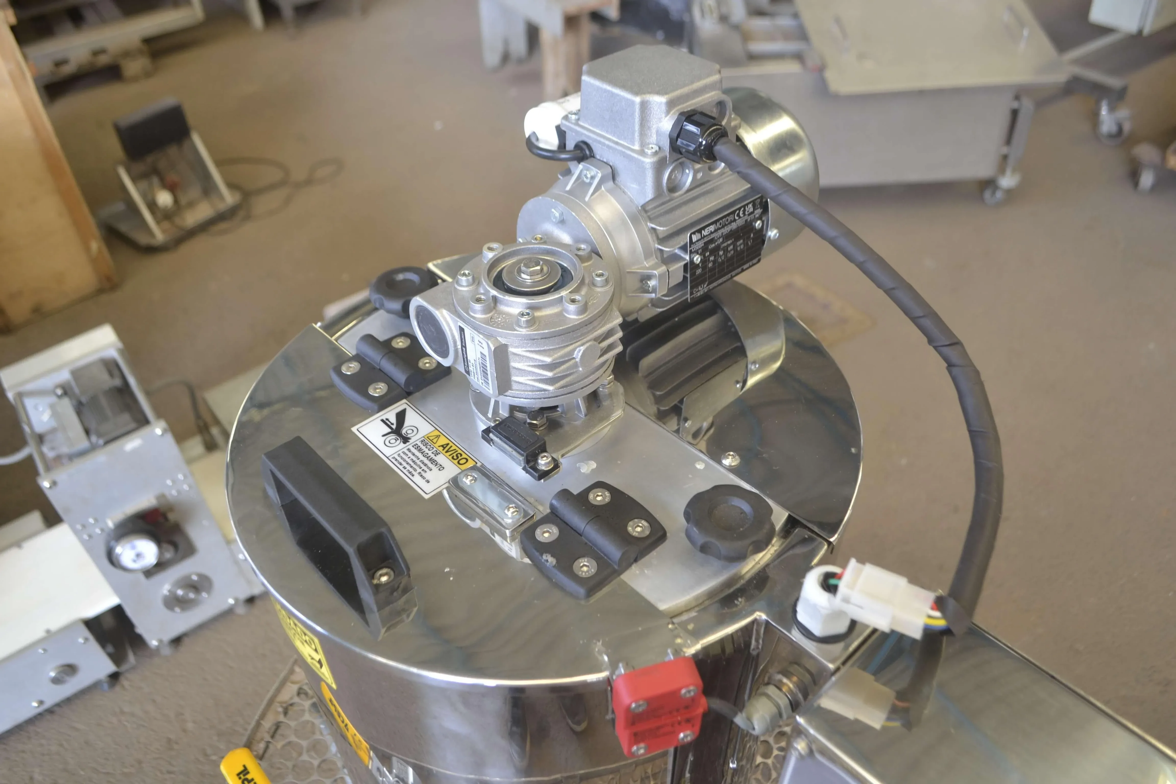 derretedeira-de-chocolate-marca-vonin-capacidade-30-kg