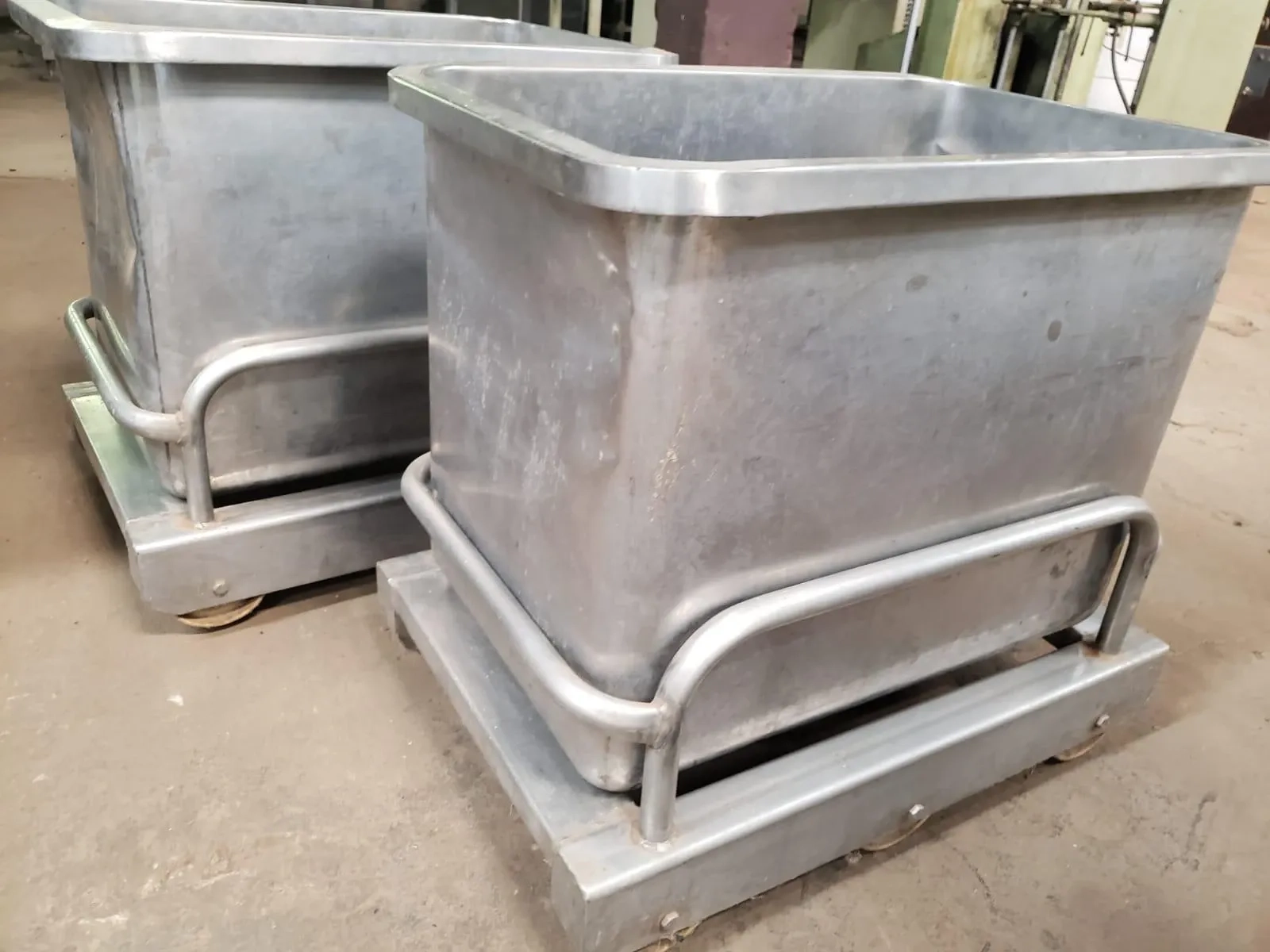 carrinhos-em-aco-inox-vemag