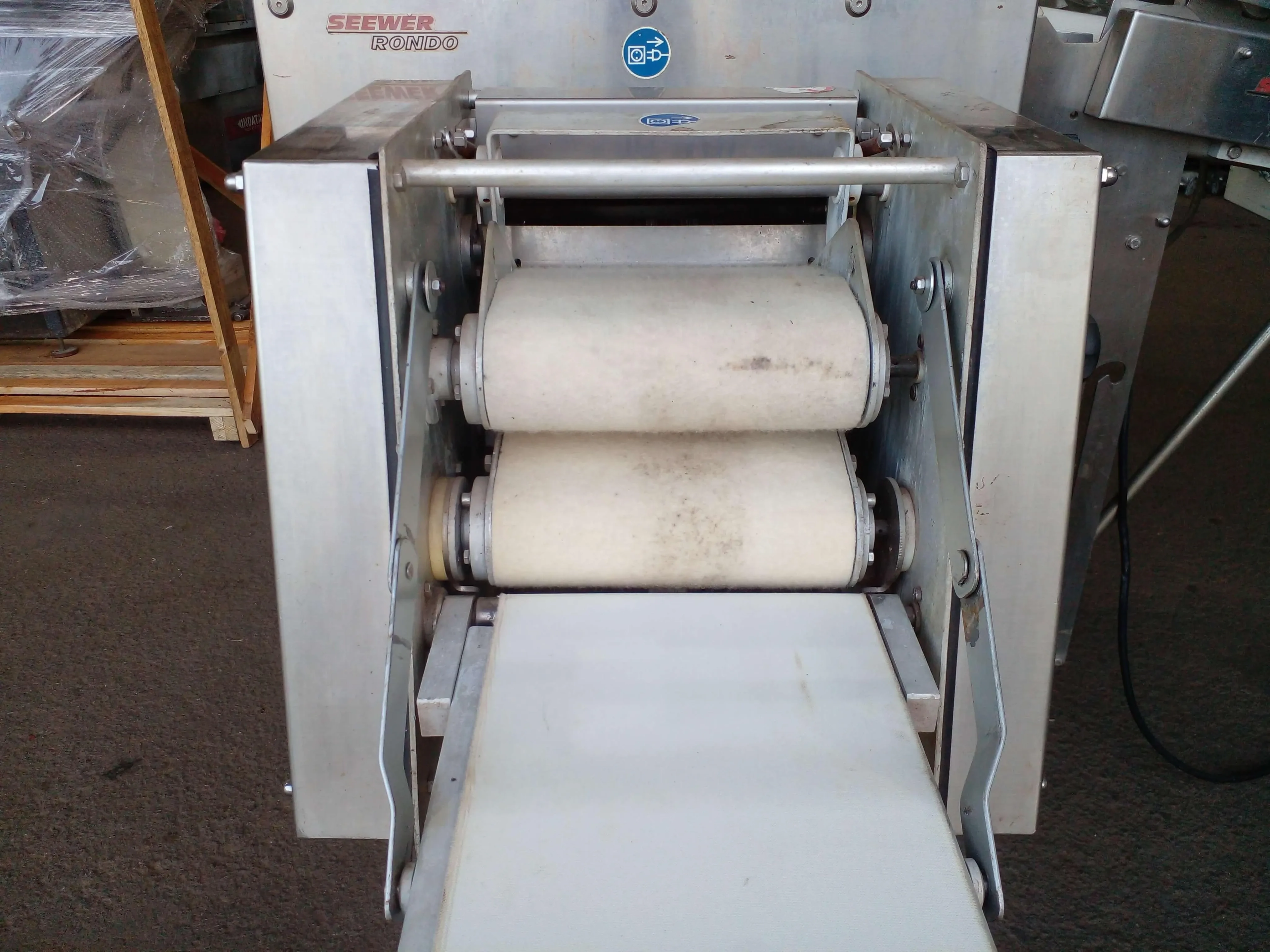 cortadora-e-enroladora-de-croissant-marca-rondo