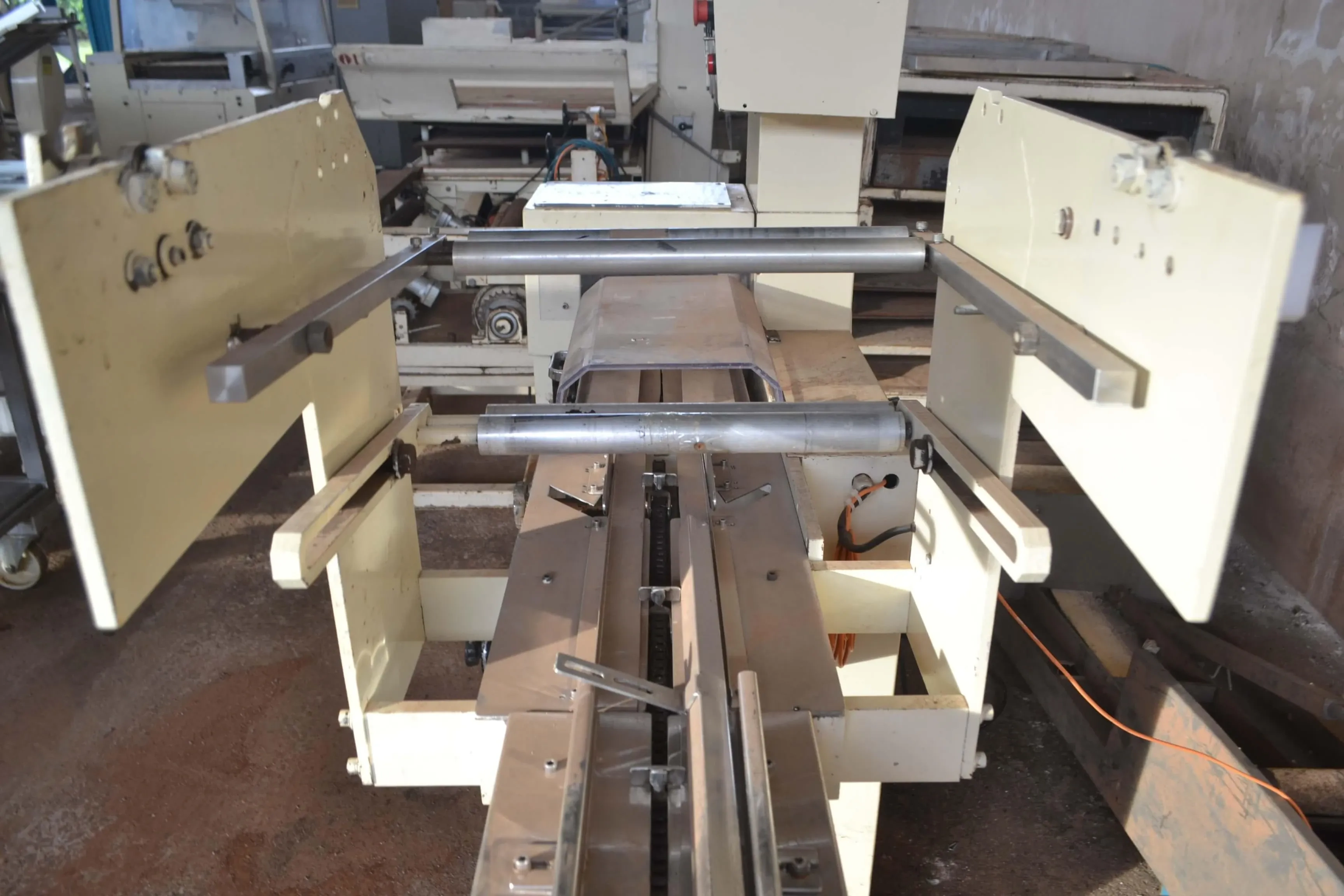 embaladora-flowpack-marca-fripack-para-doces-chocolates-pacocas-e-outros