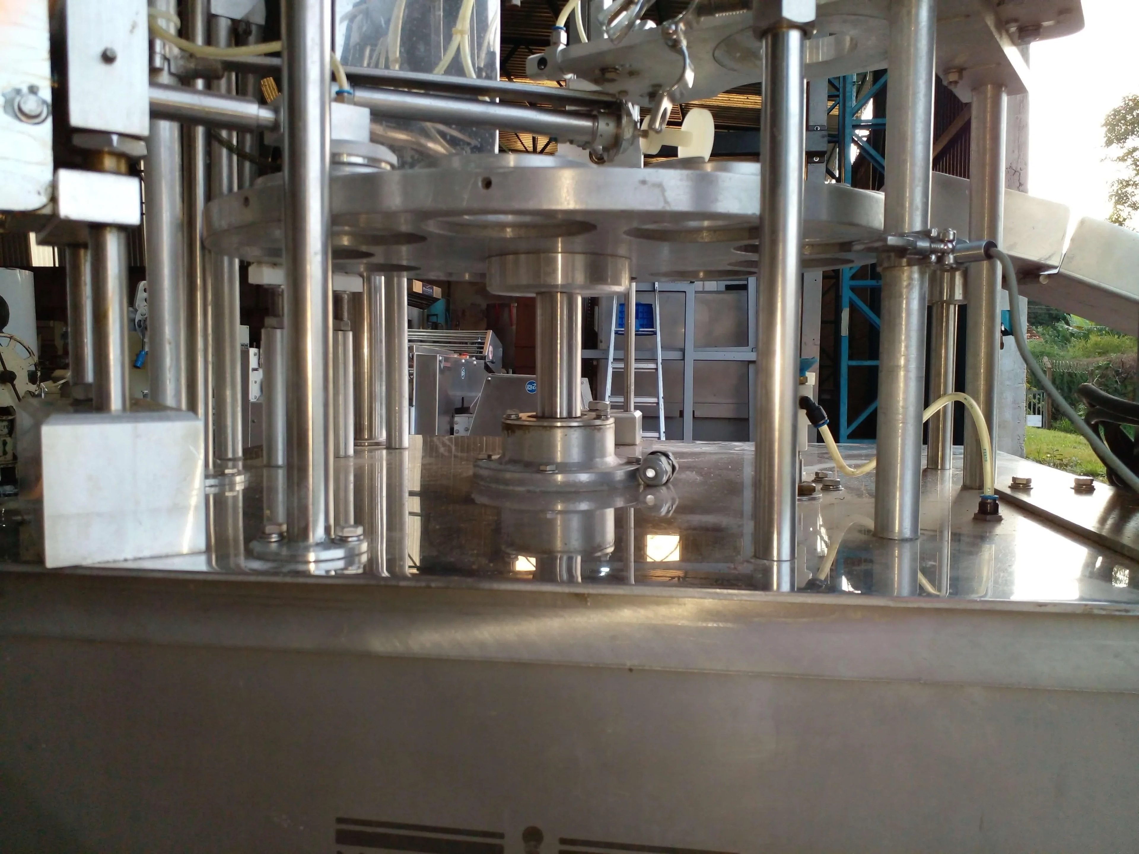 envasadora-semi-automatica-para-potes-marca-mirainox