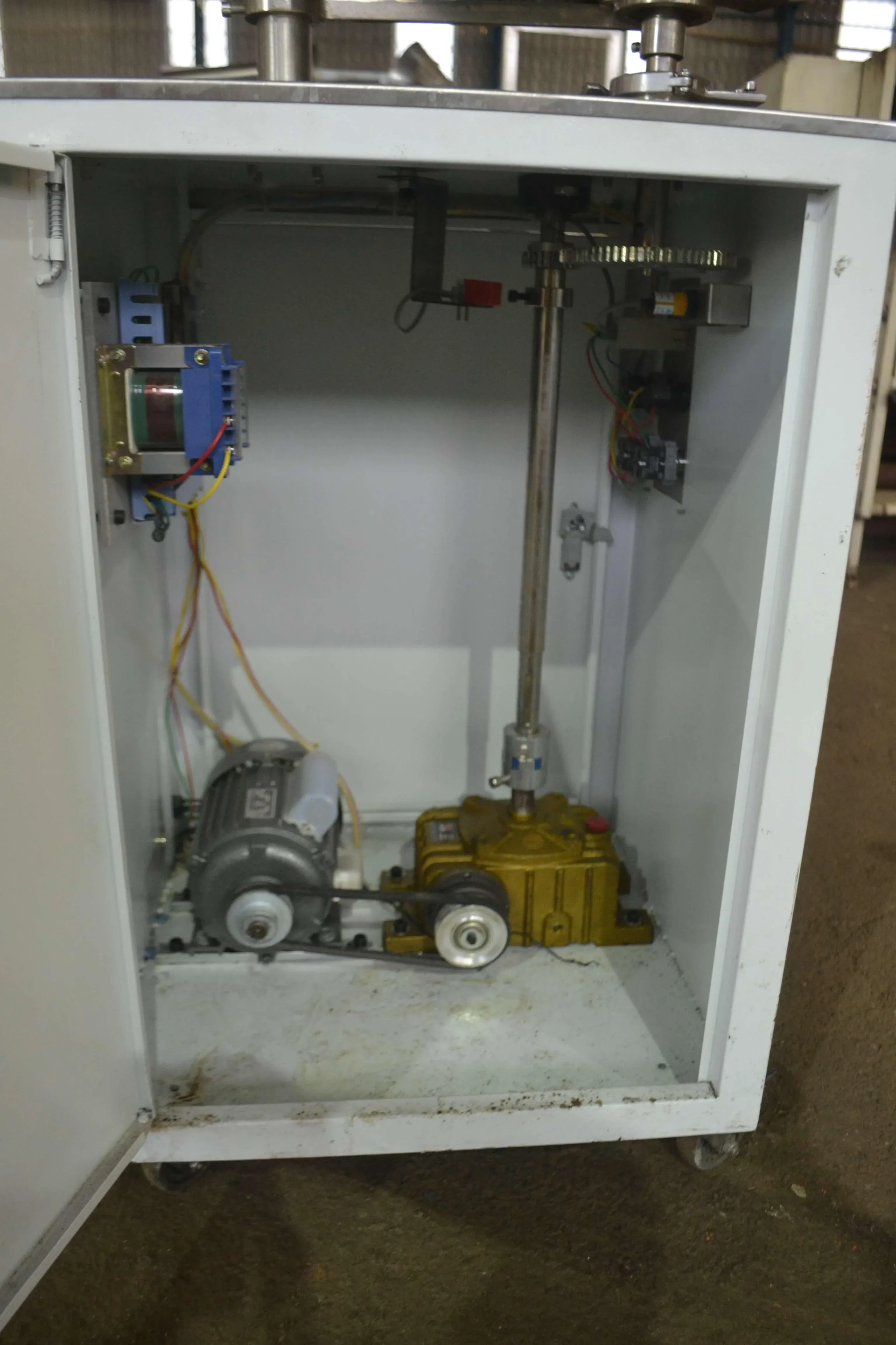 dosadora-semiautomatica-para-gaos-e-pos-25-ciclos-por-minuto-marca-cetro