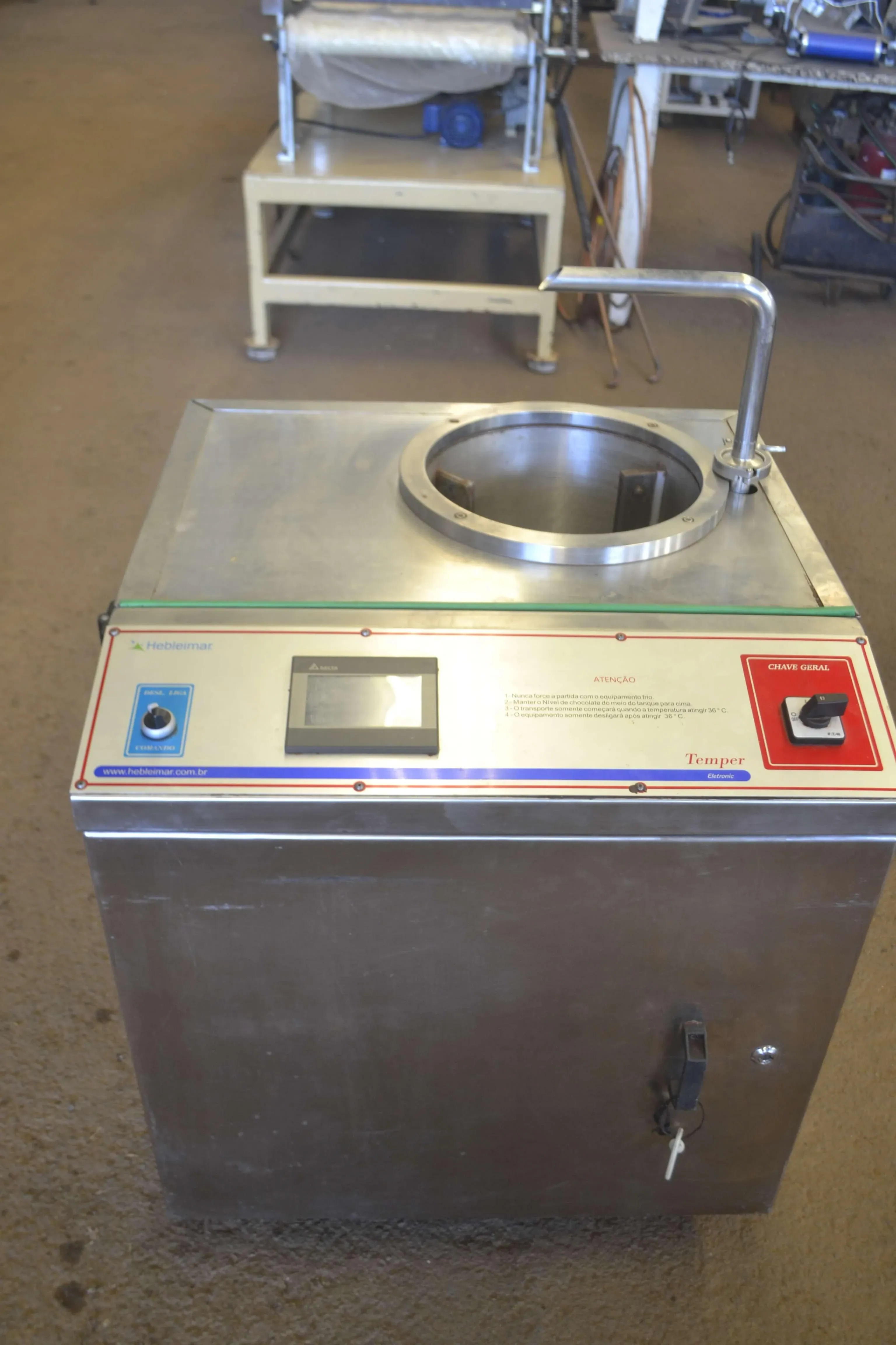 temperadeira-chocolate-capacidade-150-kg-h-marca-hebleimar