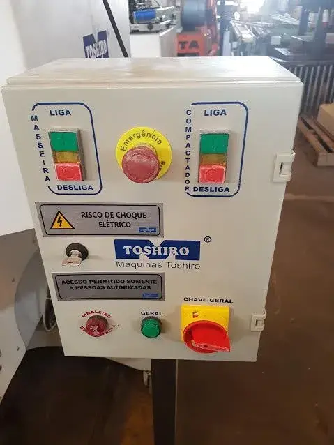 COMPACTADEIRA COM MASSEIRA MARCA TOSHIRO