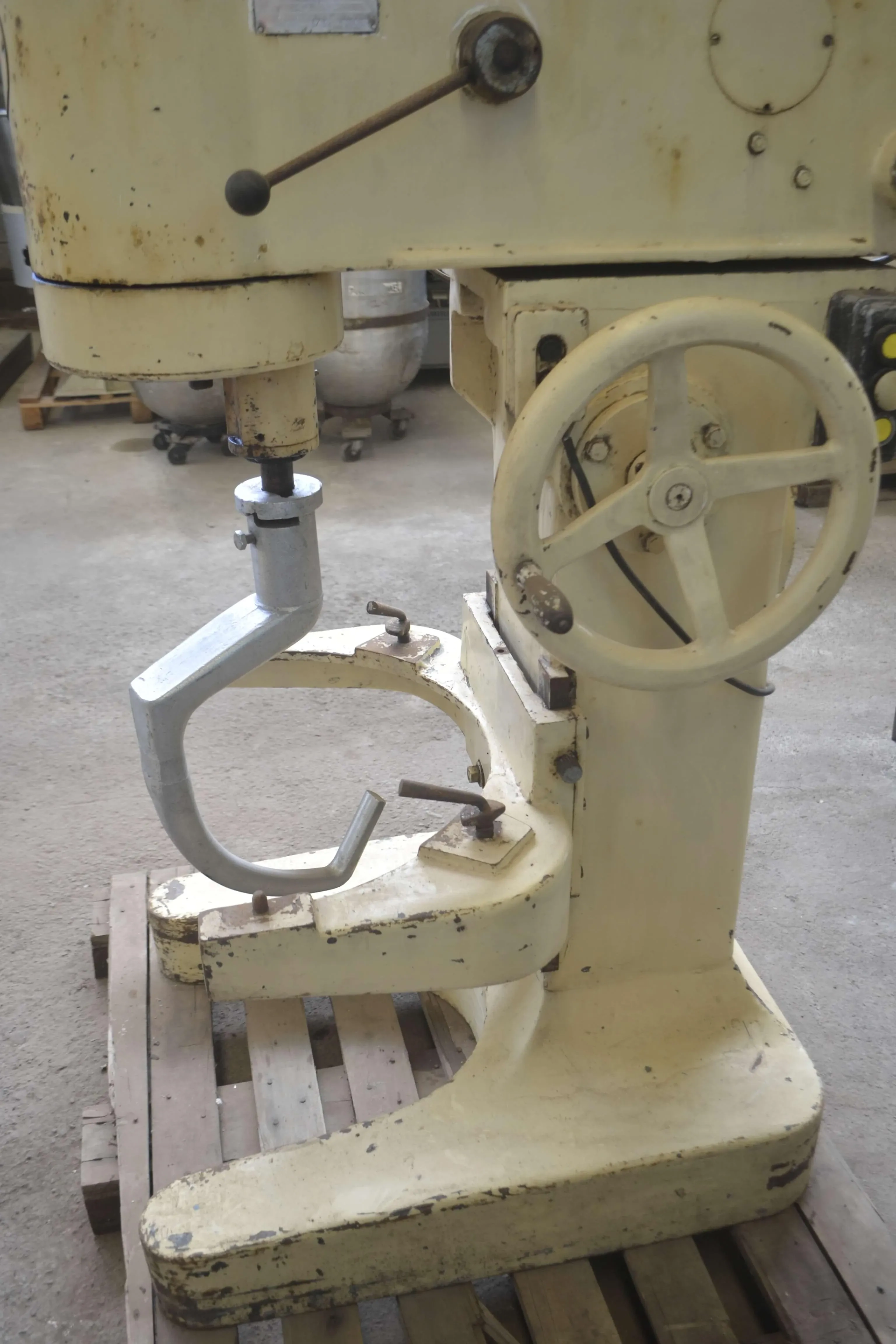 batedeira-capacidade-100-litros-marca-amadio