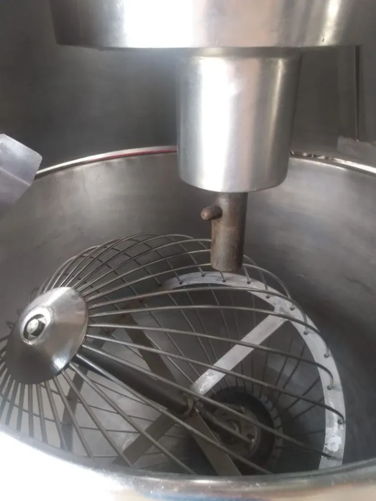 batedeira-planetaria-marca-amadio-modelo-130