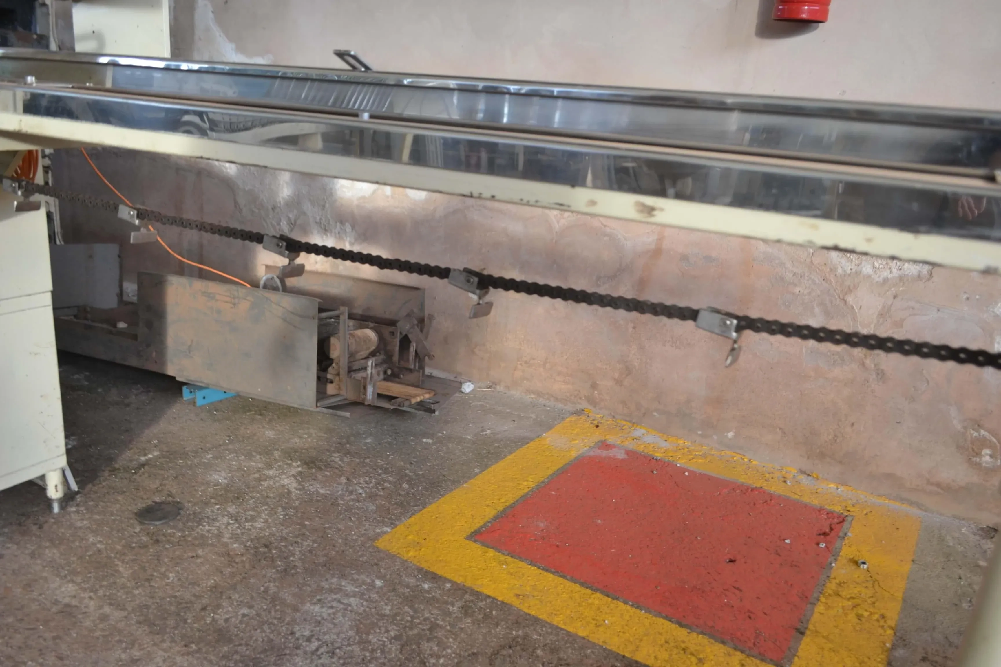 embaladora-flowpack-marca-fripack-para-doces-chocolates-pacocas-e-outros