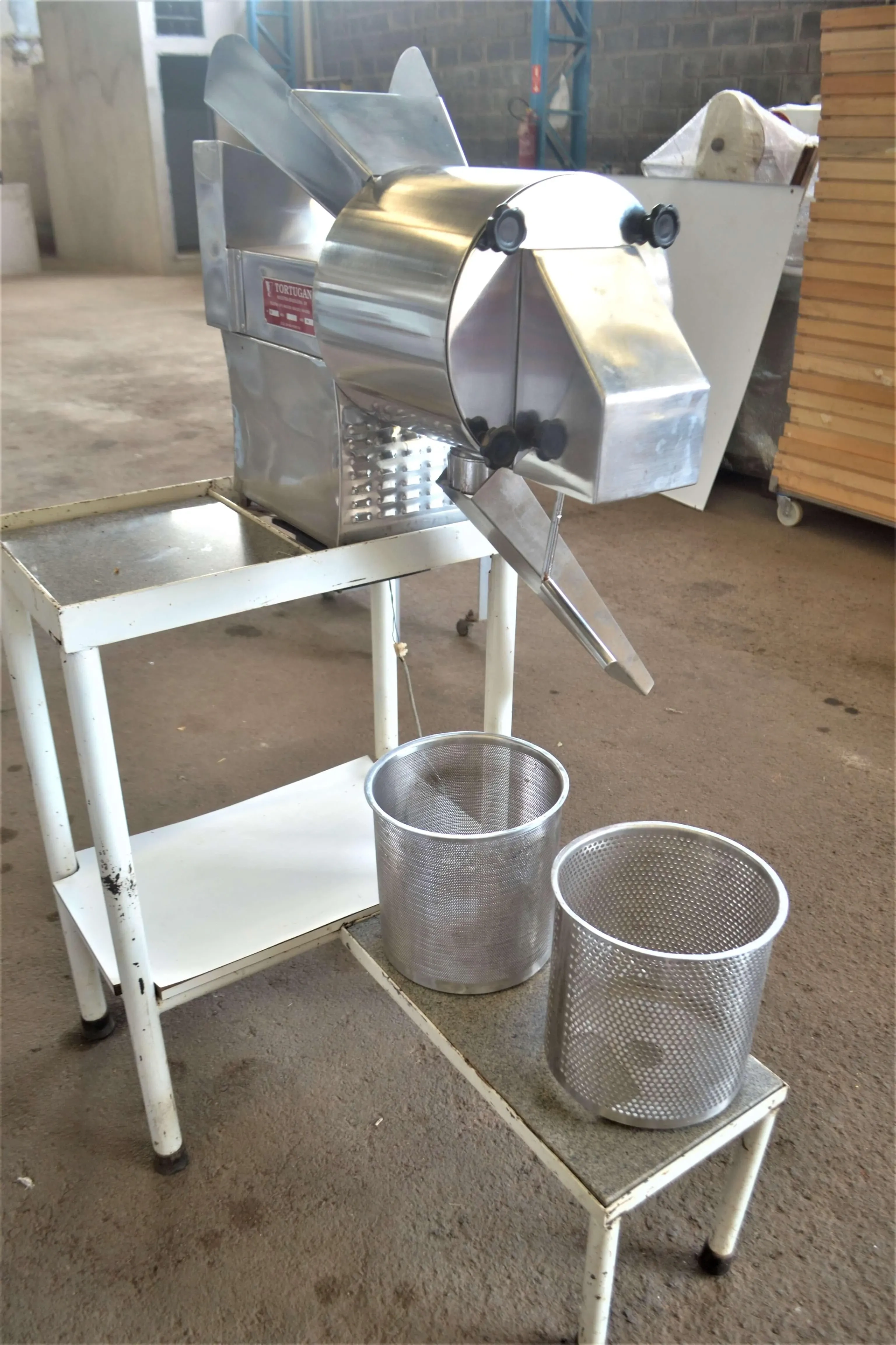 despolpadeira-de-frutas-um-estagio-capacidade-200-kg-hora-marca-tortugan