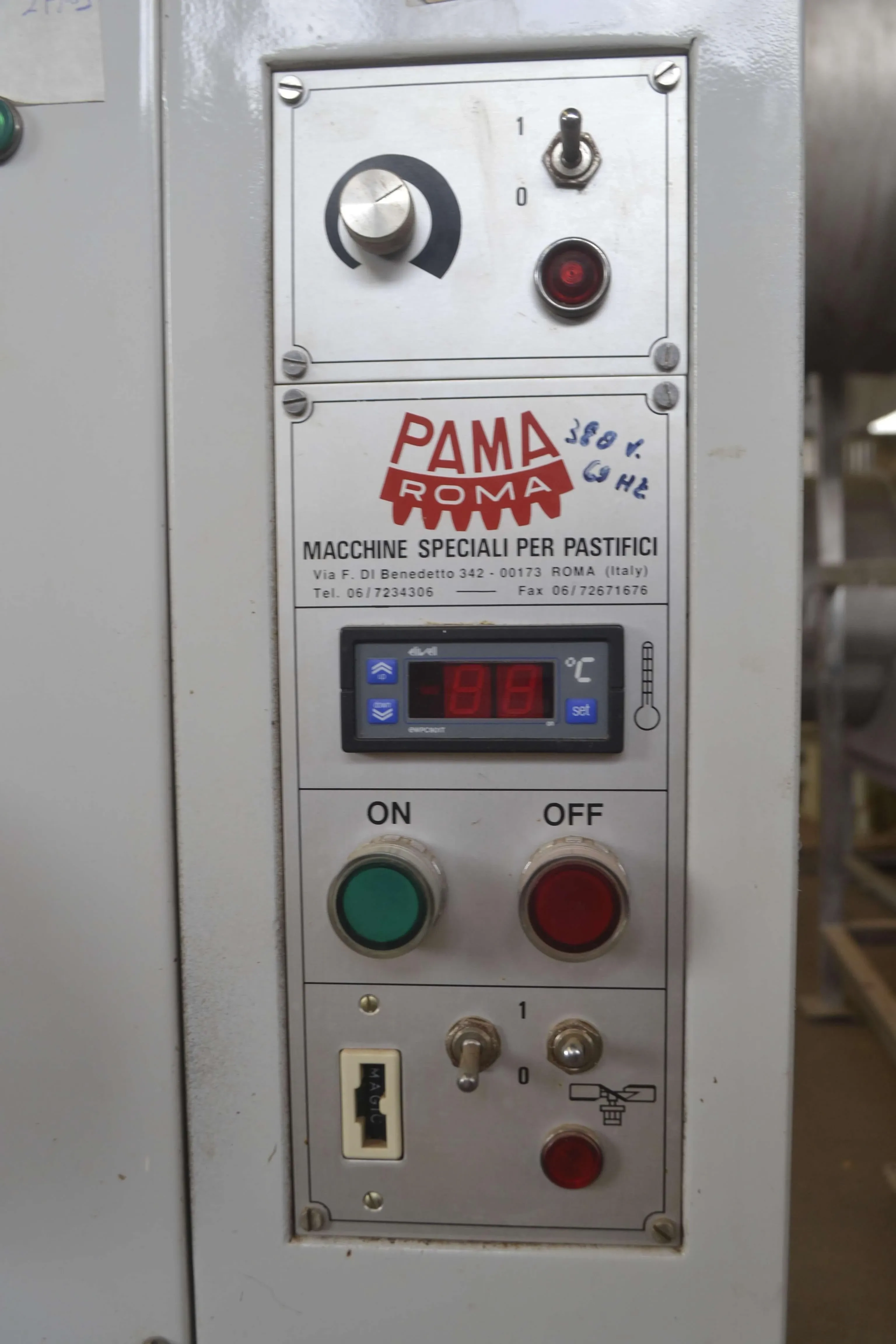 masseira-esfolhadeira-e-extrusora-capacidade-25-kg-hora-marca-pama-roma