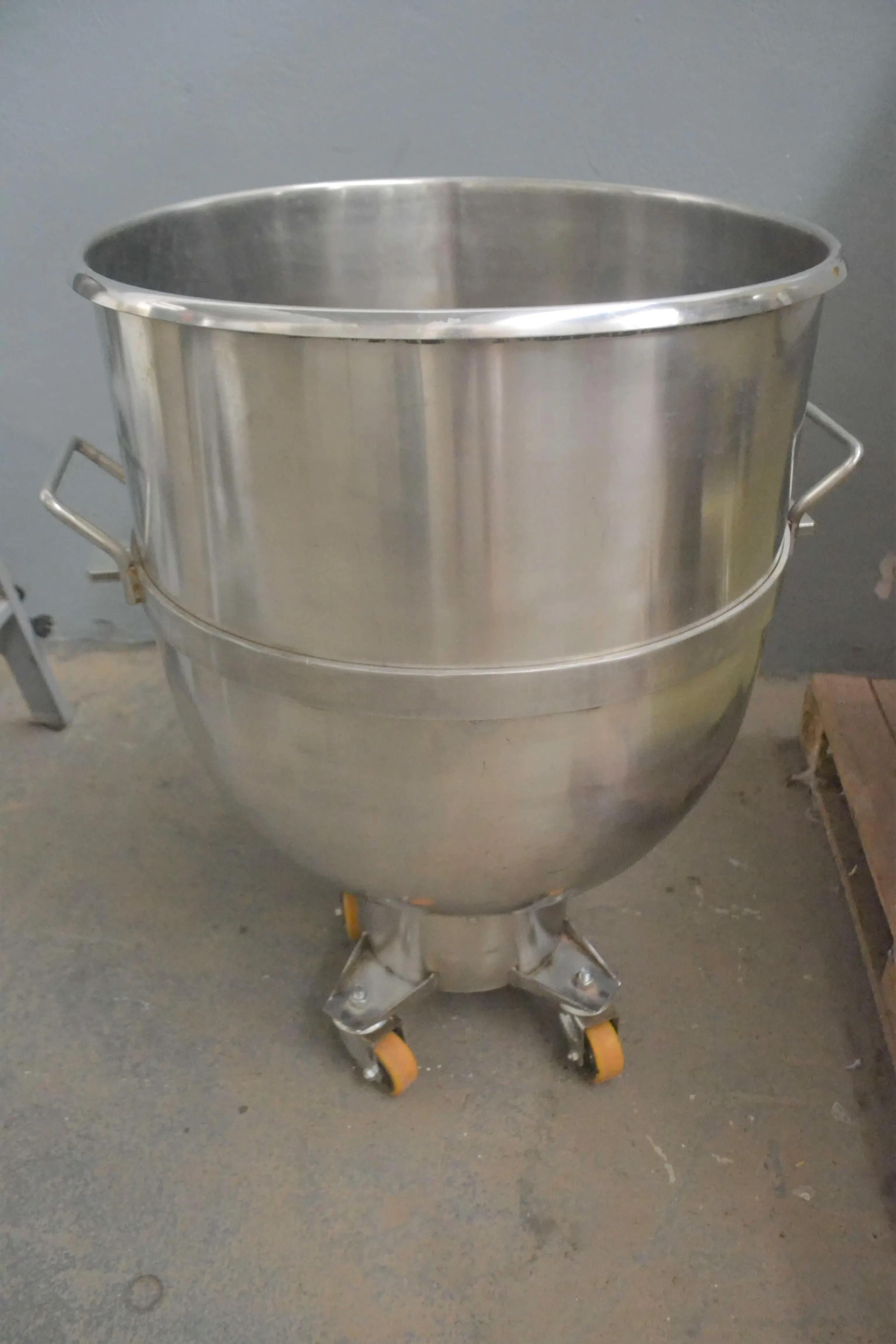 batedeira-planetaria-capacidade-130-litros-marca-amadio