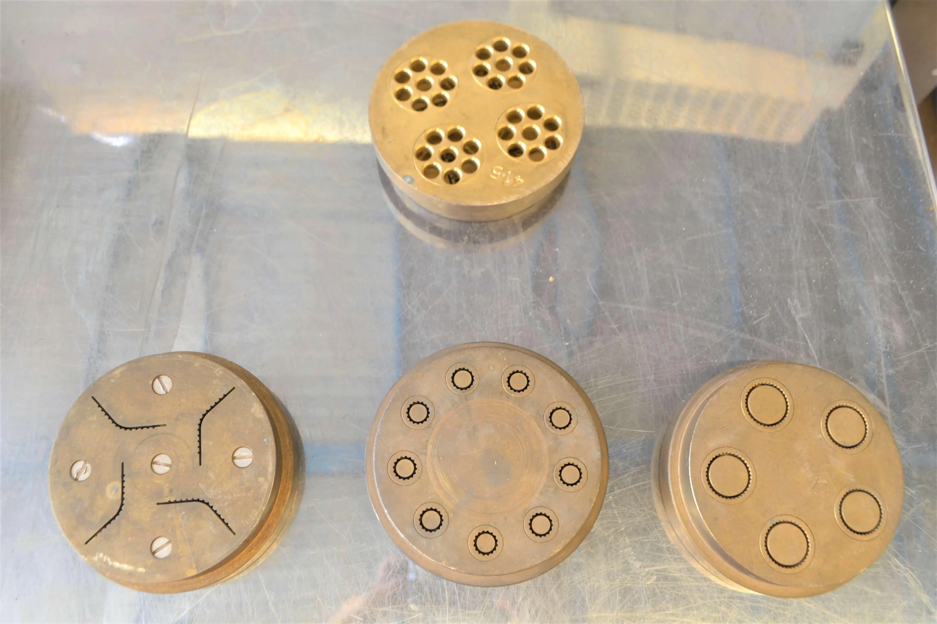 masseira-esfolhadeira-e-extrusora-capacidade-25-kg-hora-marca-pama-roma